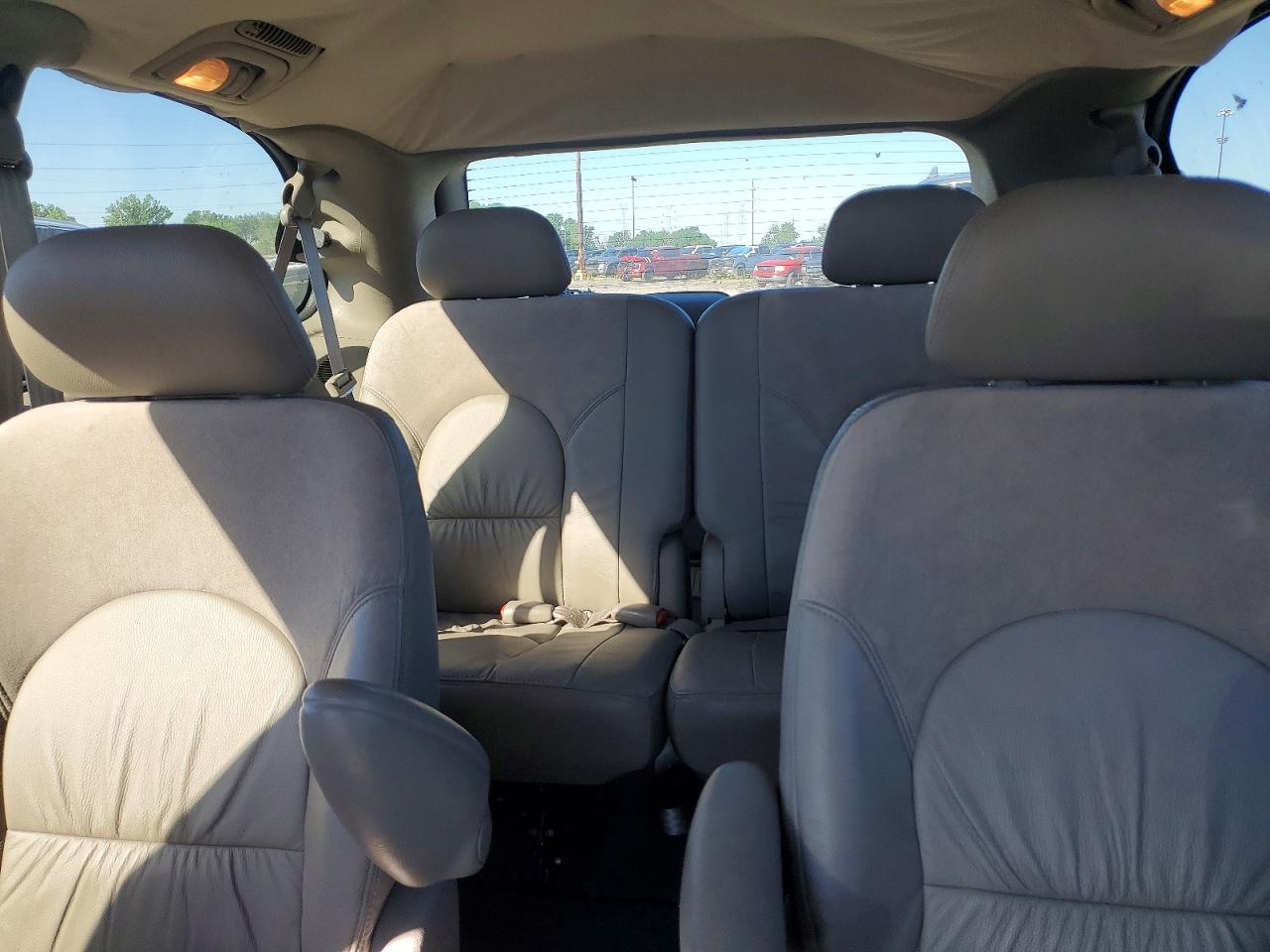 2002 Chrysler Town & Country Limited Silver vin: 2C8GP64L22R597953