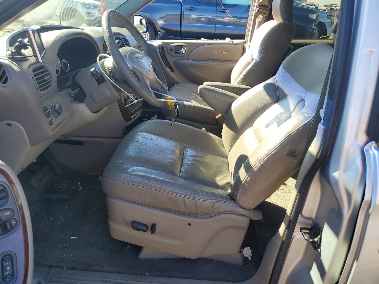 2002 Chrysler Town & Country Limited Silver vin: 2C8GP64L22R597953