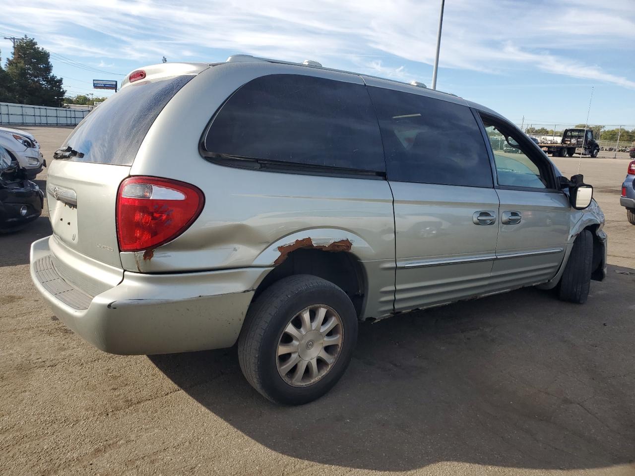 2003 Chrysler Town & Country Limited Серебряный vin: 2C8GP64L23R256618