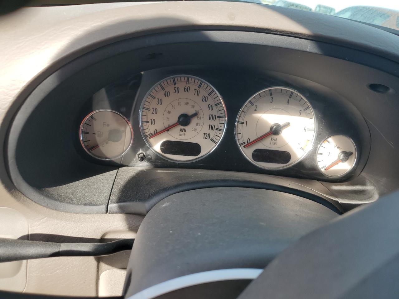 2003 Chrysler Town & Country Limited Серебряный vin: 2C8GP64L23R256618