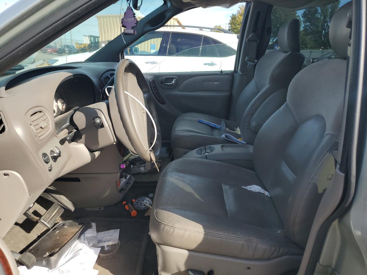 2003 Chrysler Town & Country Limited Серебряный vin: 2C8GP64L23R256618