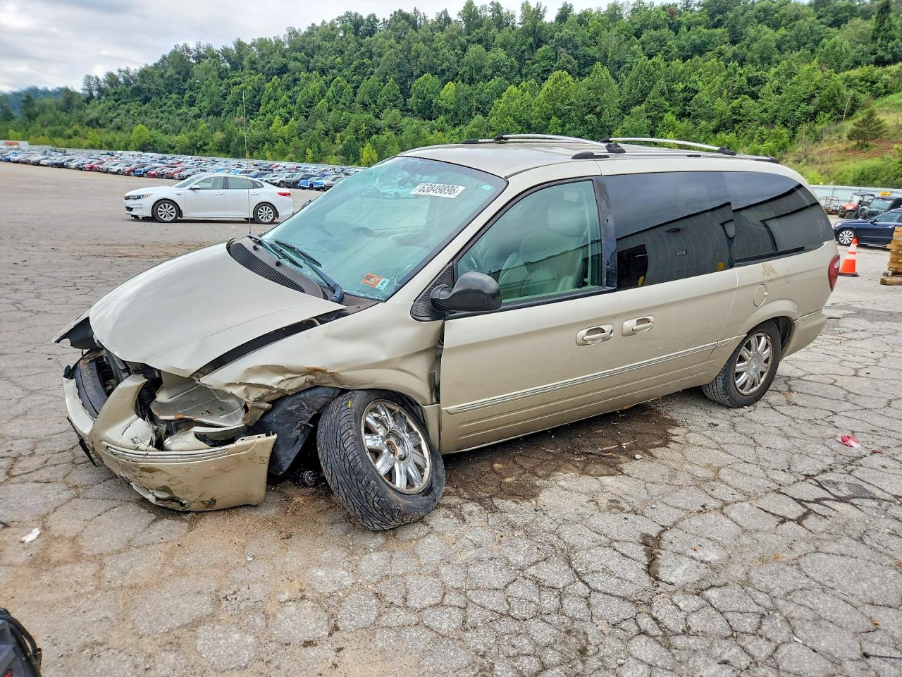 2005 Chrysler Town & Country Limited Gold vin: 2C8GP64L25R151497