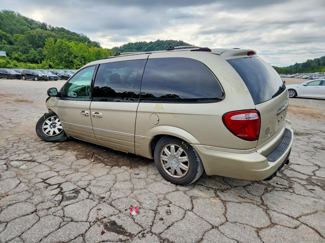 2005 Chrysler Town & Country Limited Gold vin: 2C8GP64L25R151497