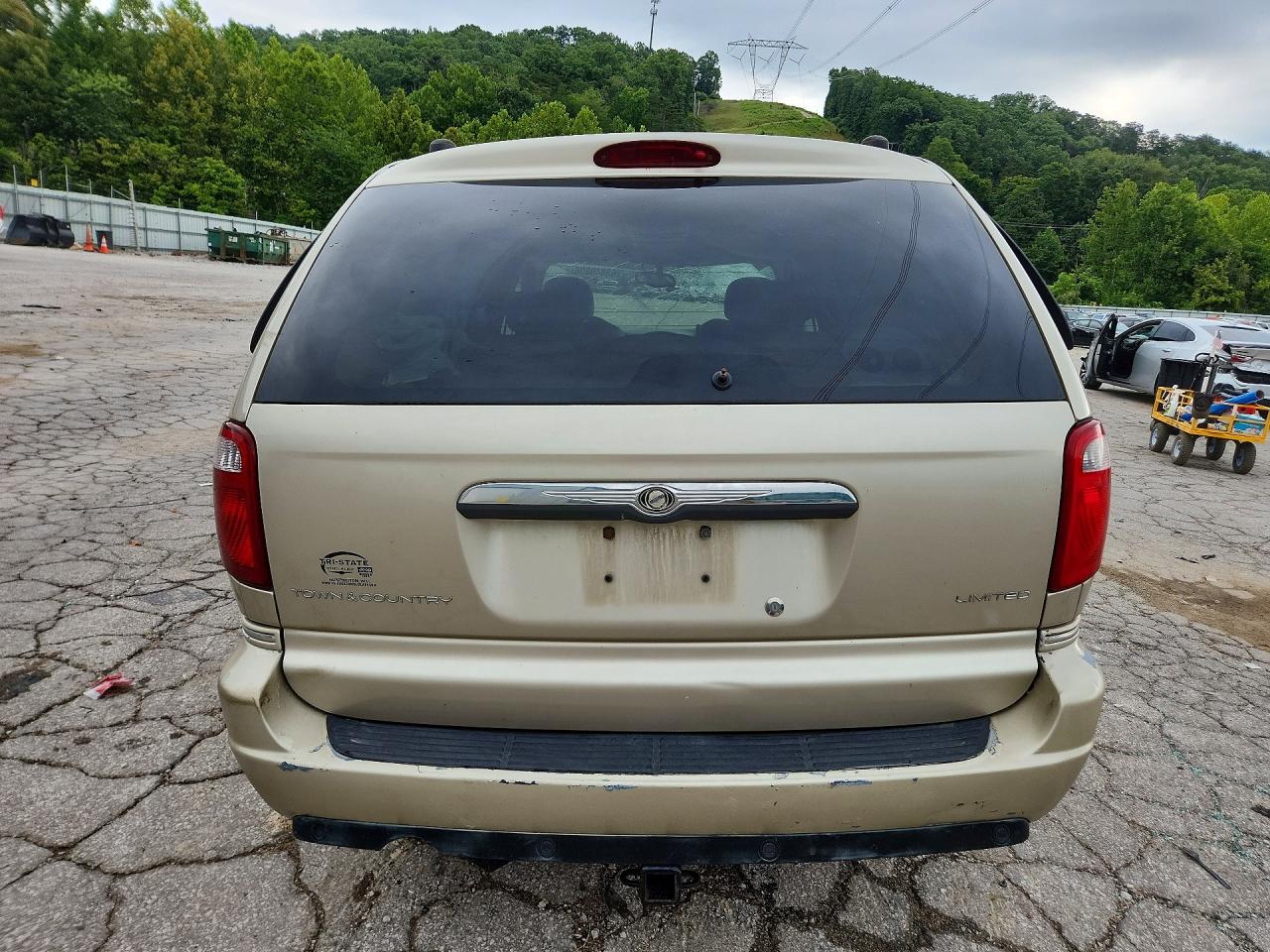 2005 Chrysler Town & Country Limited Gold vin: 2C8GP64L25R151497