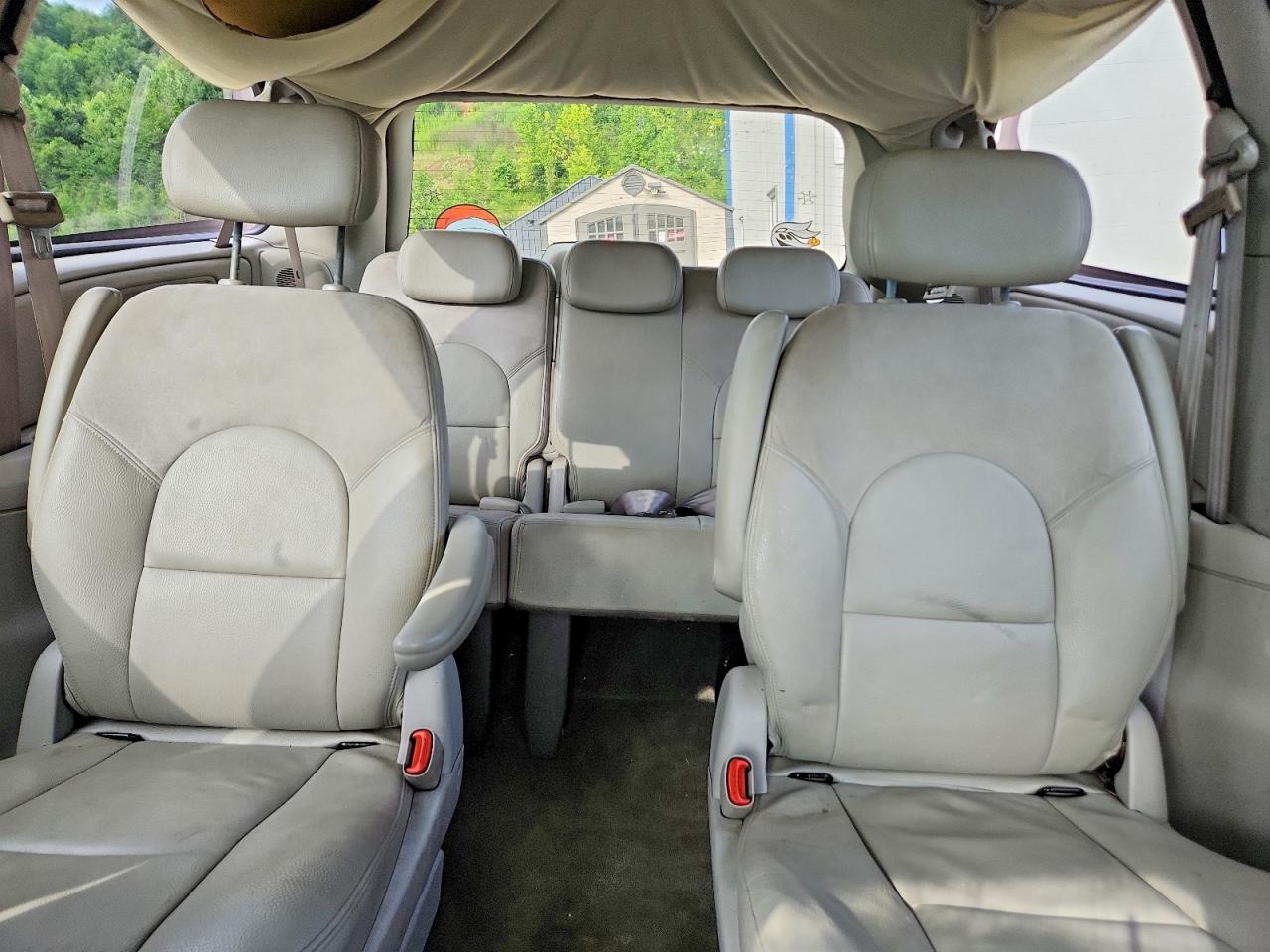 2005 Chrysler Town & Country Limited Gold vin: 2C8GP64L25R151497