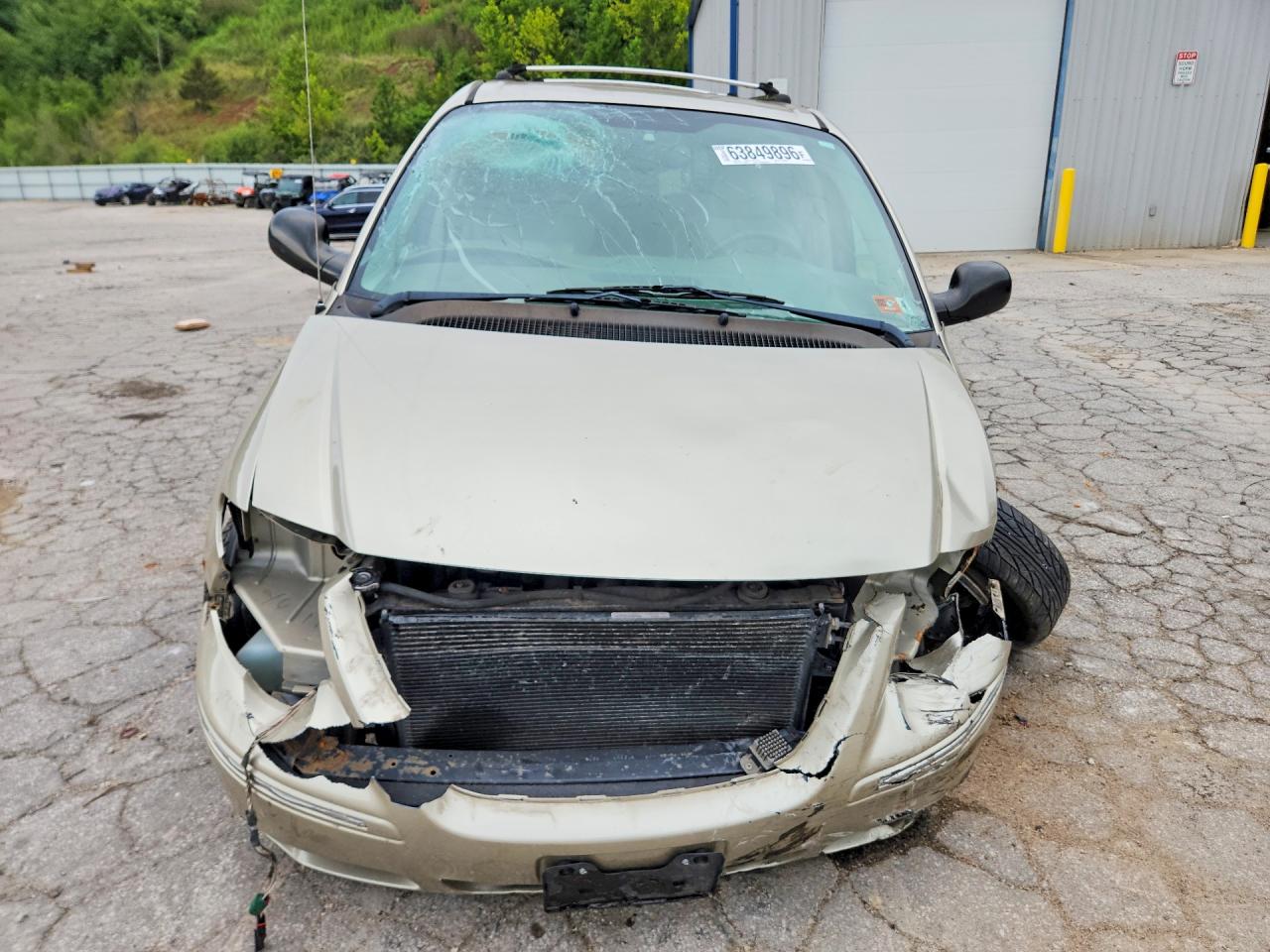 2005 Chrysler Town & Country Limited Gold vin: 2C8GP64L25R151497