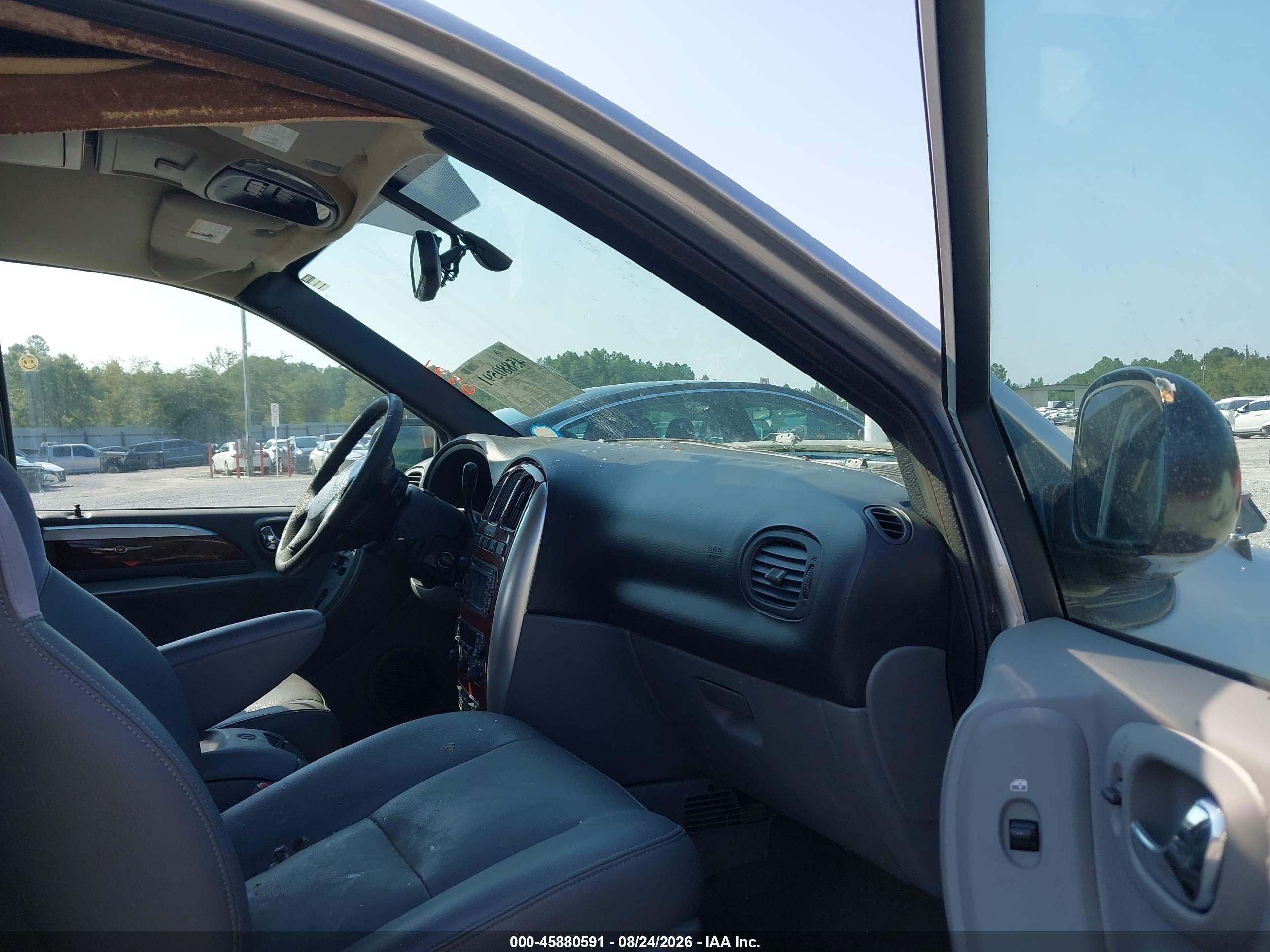 2005 Chrysler Town & Country Limited Серебряный vin: 2C8GP64L25R192924