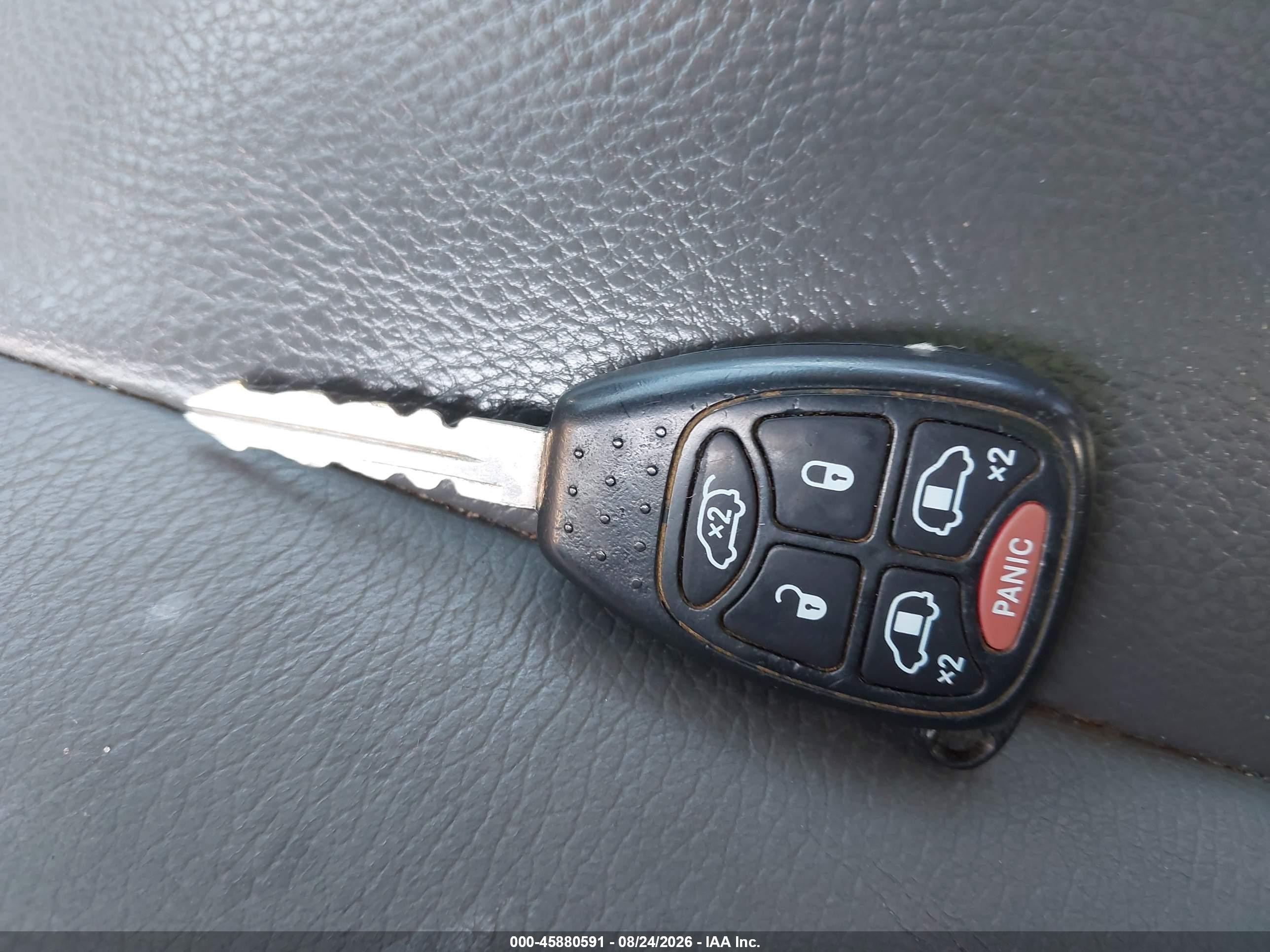 2005 Chrysler Town & Country Limited Серебряный vin: 2C8GP64L25R192924