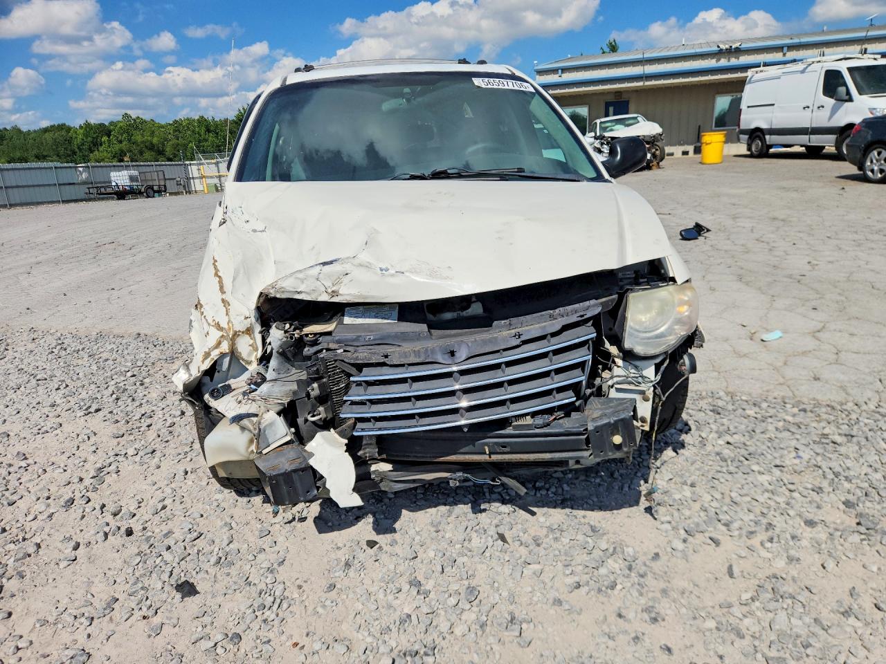 2005 Chrysler Town & Country Limited White vin: 2C8GP64L25R202495