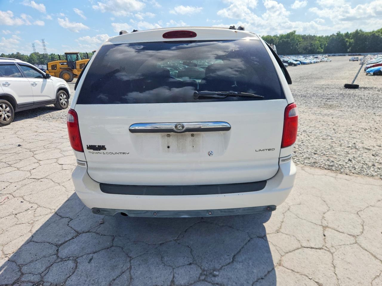 2005 Chrysler Town & Country Limited White vin: 2C8GP64L25R202495