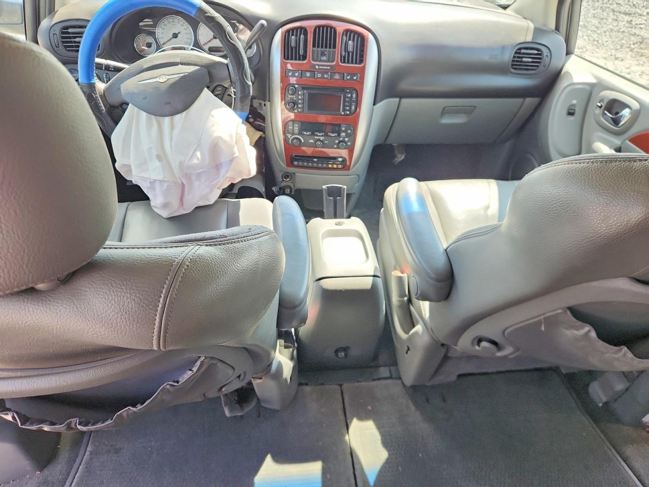 2005 Chrysler Town & Country Limited White vin: 2C8GP64L25R202495