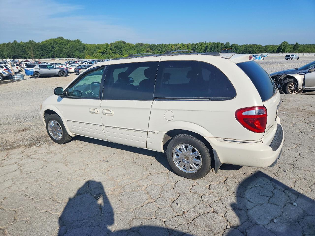 2005 Chrysler Town & Country Limited Белый vin: 2C8GP64L25R479390
