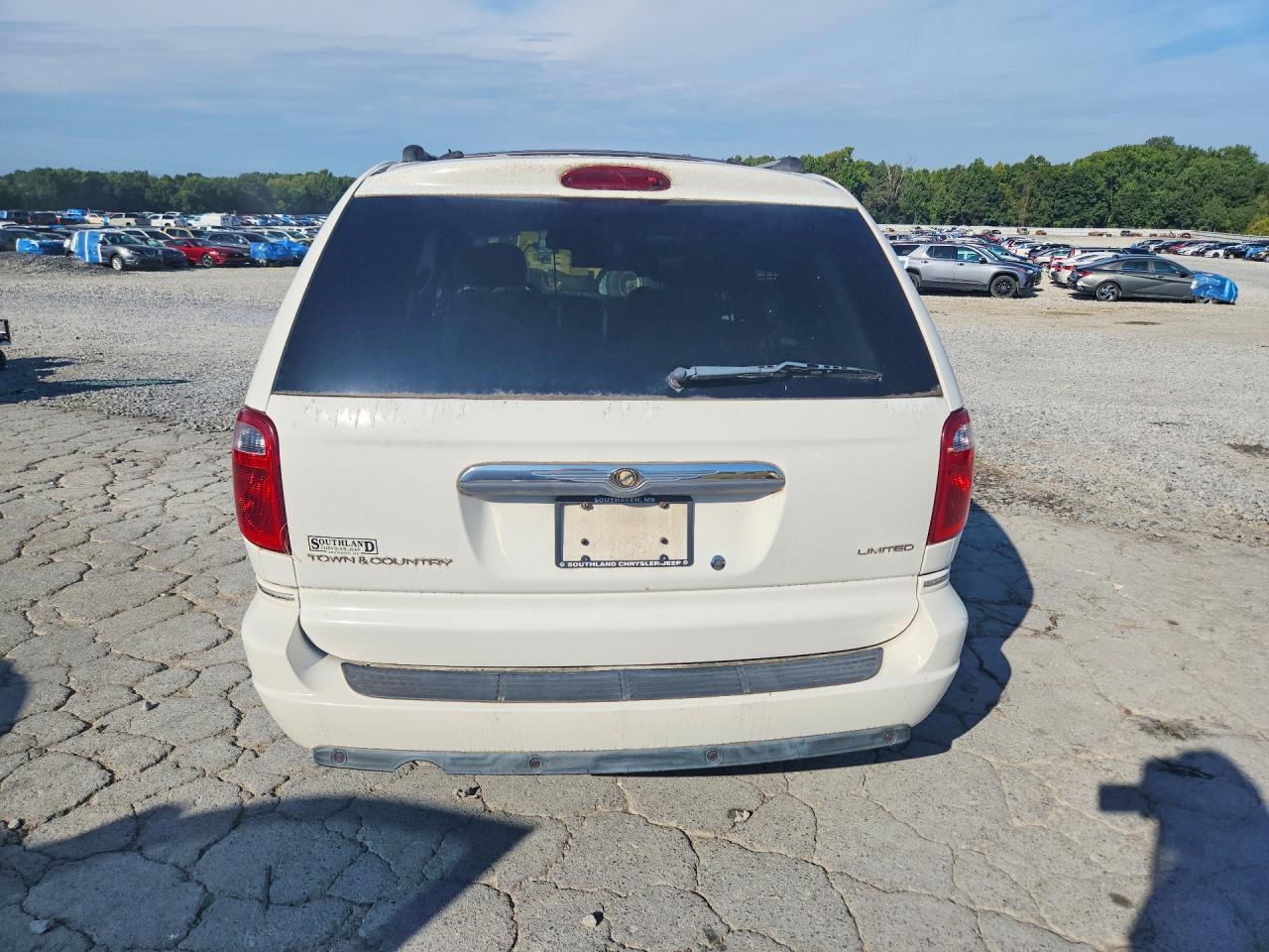 2005 Chrysler Town & Country Limited Белый vin: 2C8GP64L25R479390