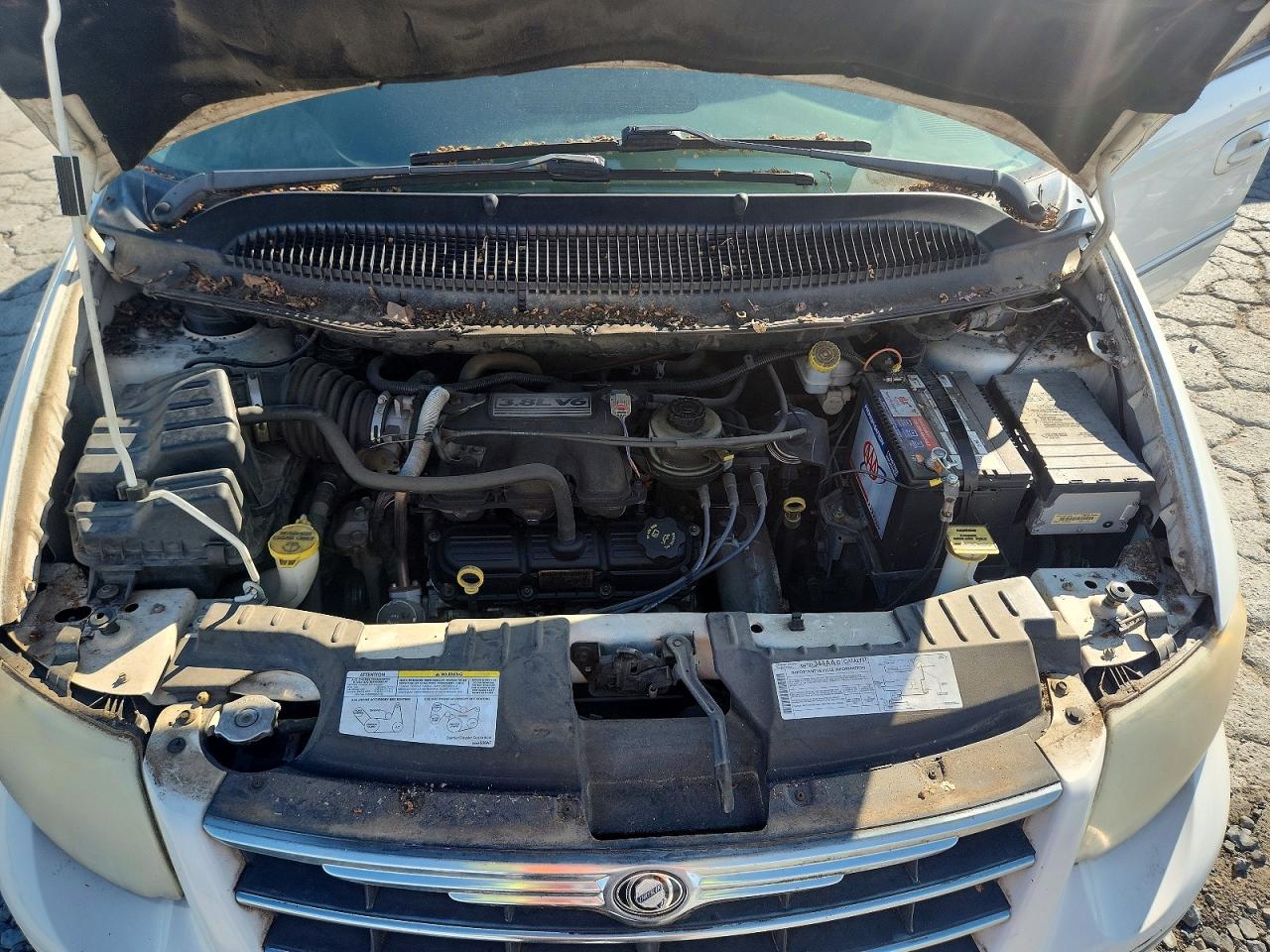 2005 Chrysler Town & Country Limited Белый vin: 2C8GP64L25R479390