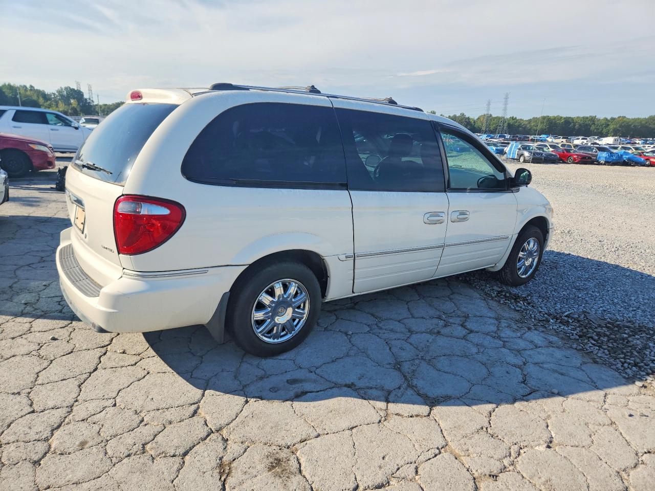 2005 Chrysler Town & Country Limited Белый vin: 2C8GP64L25R479390