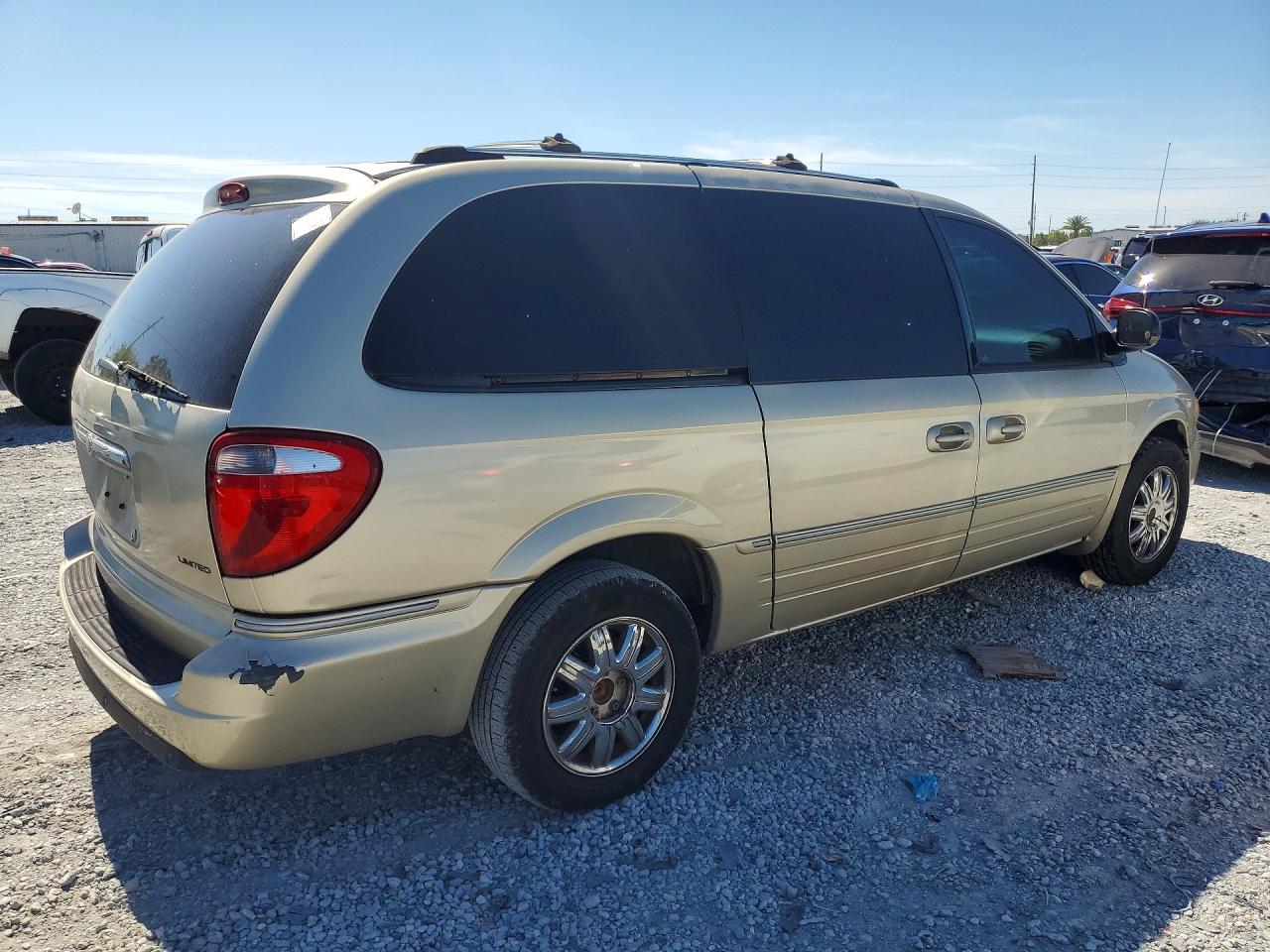 2005 Chrysler Town & Country Limited Gold vin: 2C8GP64L25R594524