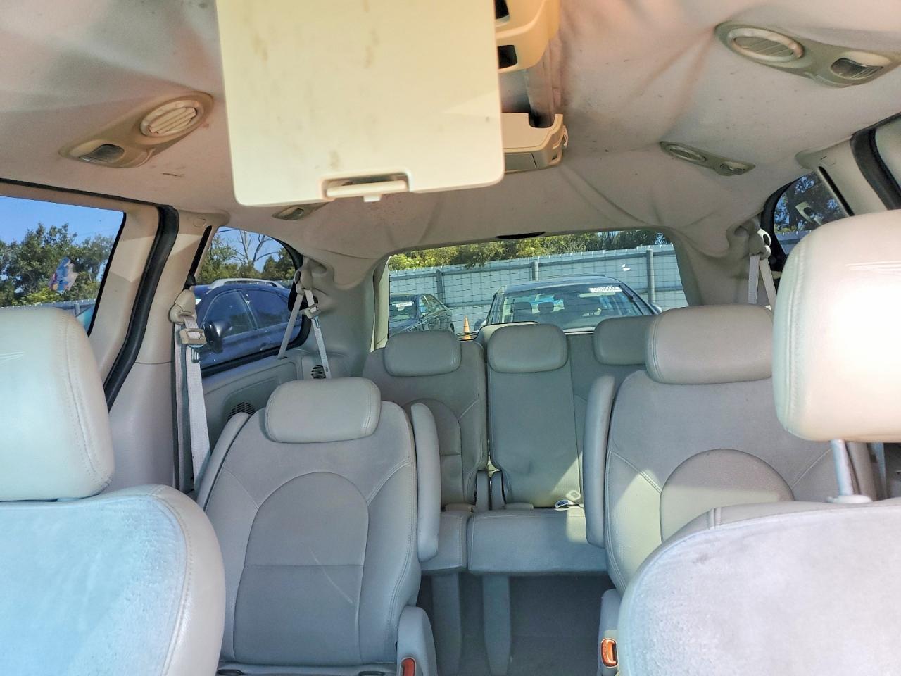 2005 Chrysler Town & Country Limited Gold vin: 2C8GP64L25R594524