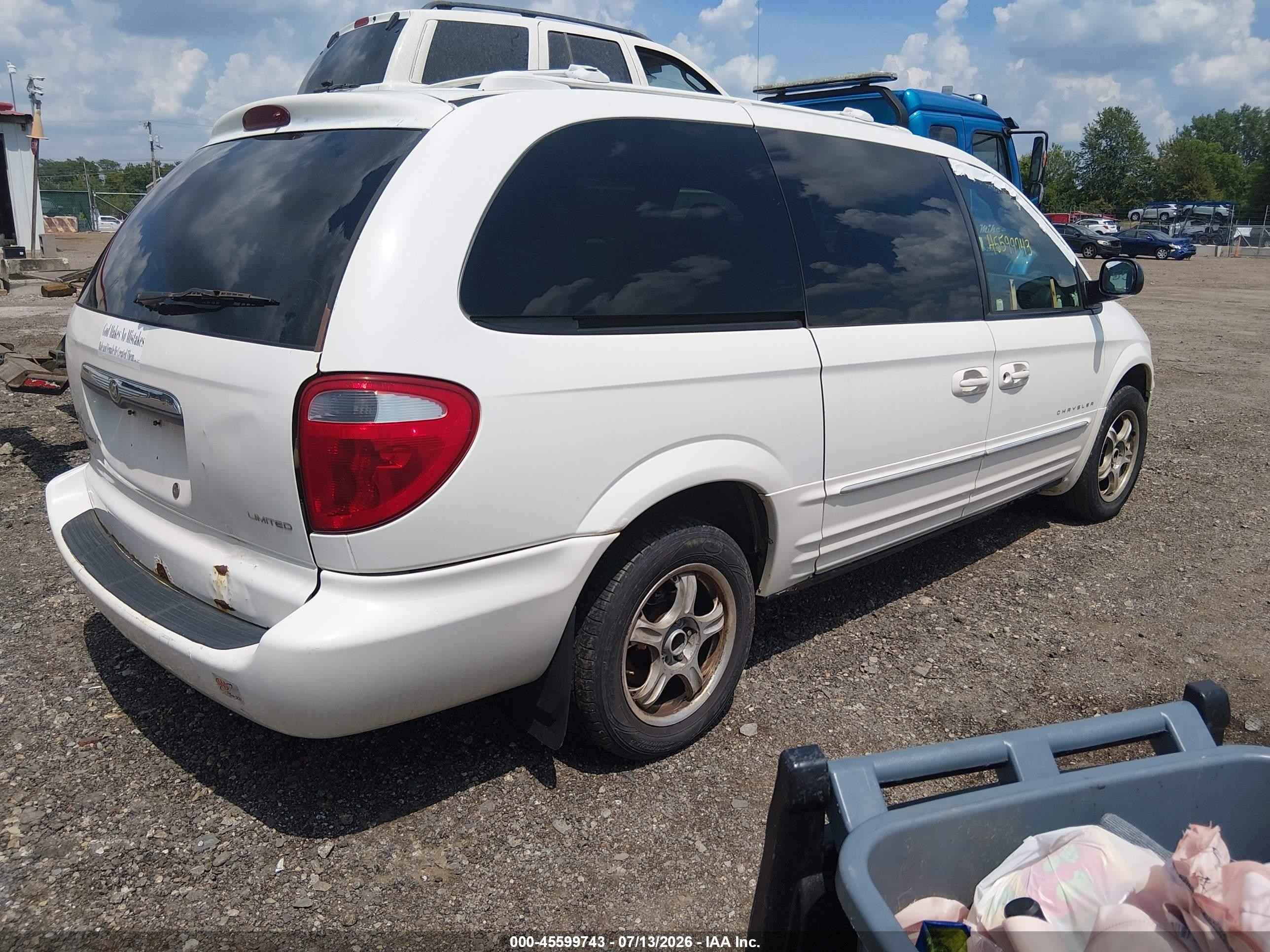2001 Chrysler Town & Country Limited White vin: 2C8GP64L31R277281