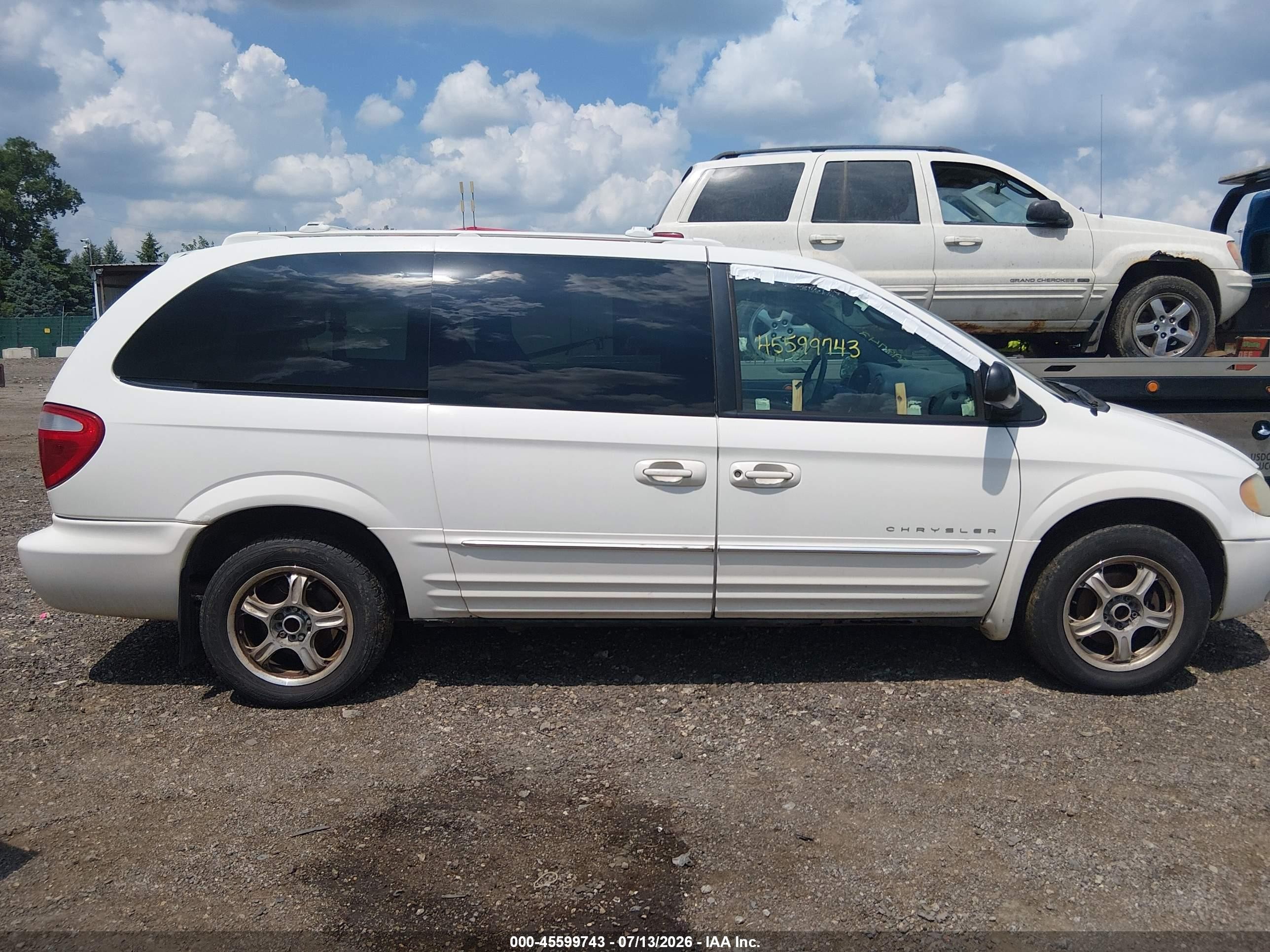 2001 Chrysler Town & Country Limited White vin: 2C8GP64L31R277281
