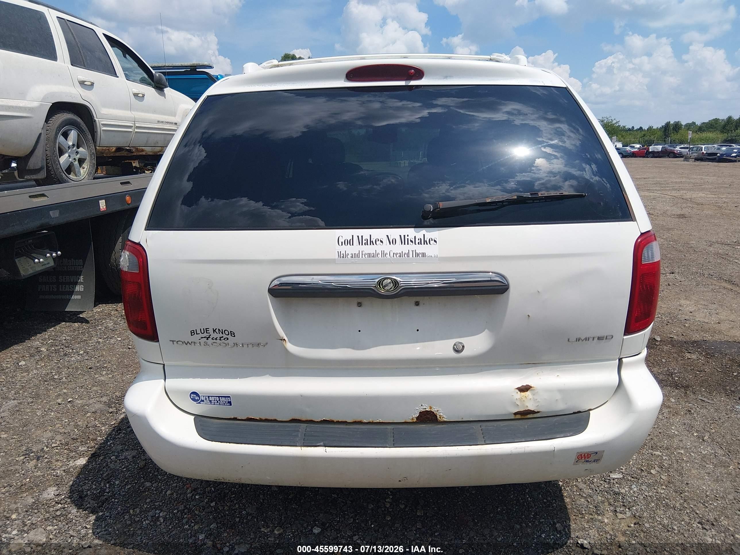 2001 Chrysler Town & Country Limited White vin: 2C8GP64L31R277281