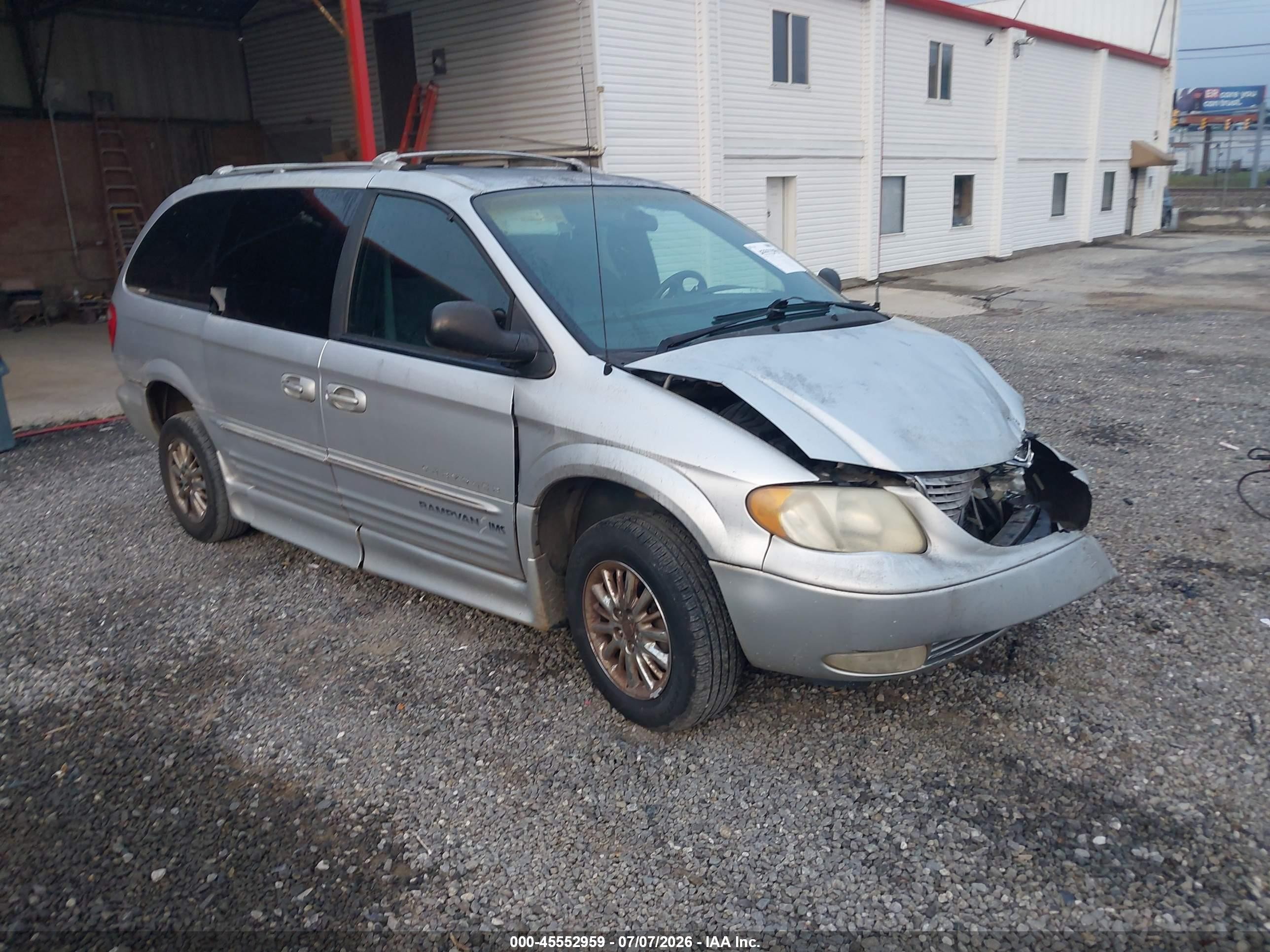 2001 Chrysler Town & Country Limited Silver vin: 2C8GP64L31R376313