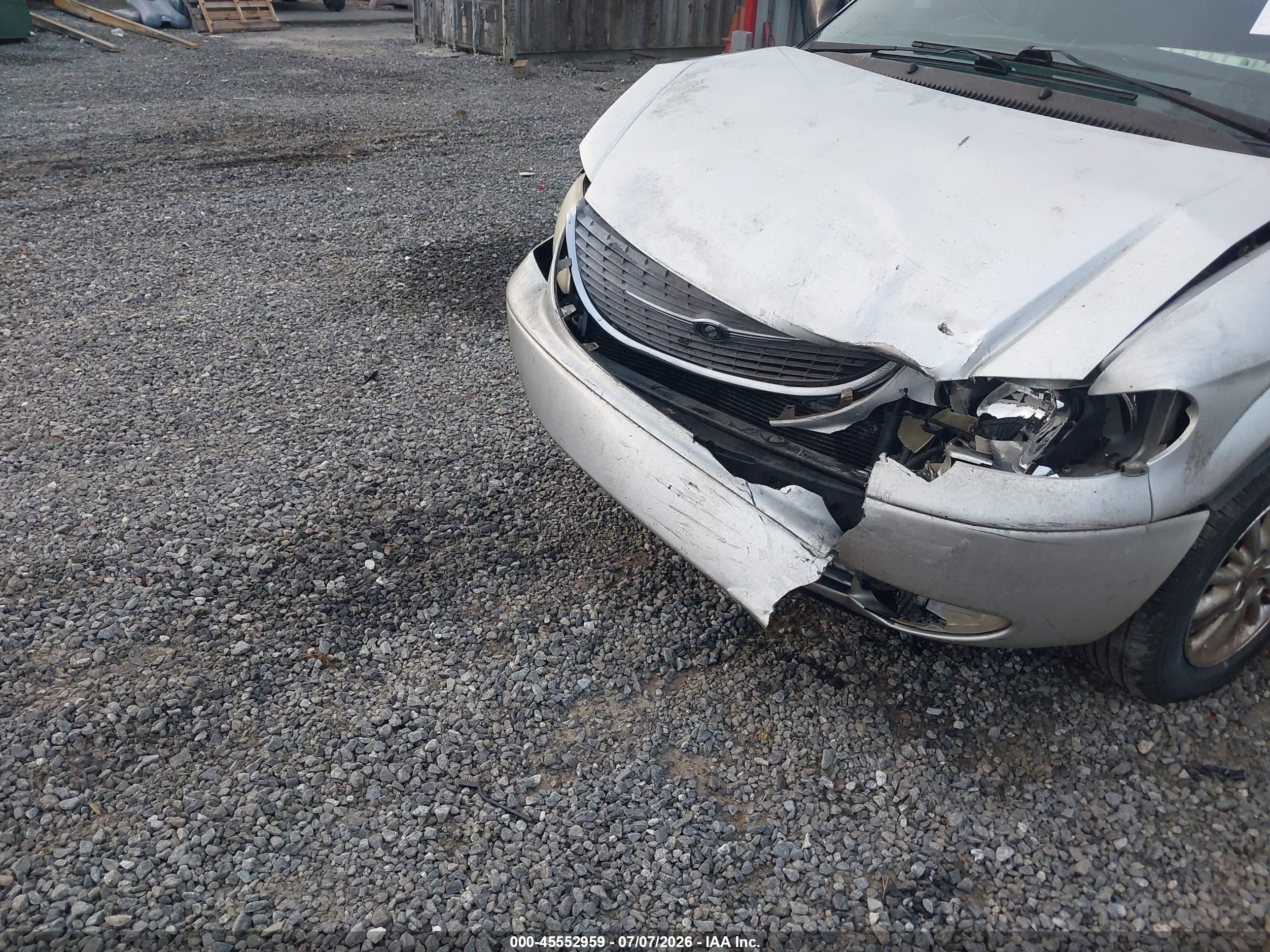 2001 Chrysler Town & Country Limited Silver vin: 2C8GP64L31R376313