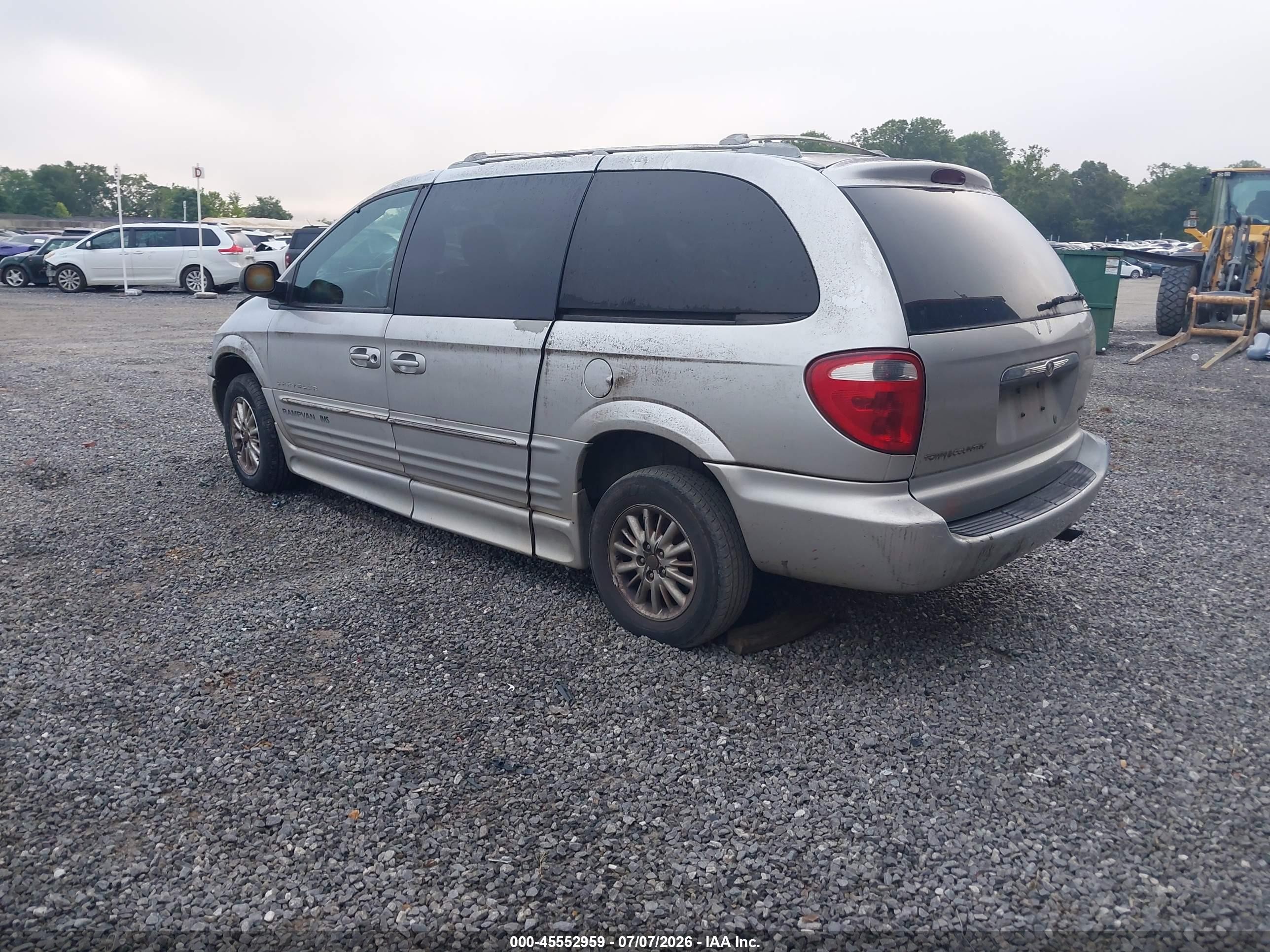 2001 Chrysler Town & Country Limited Silver vin: 2C8GP64L31R376313