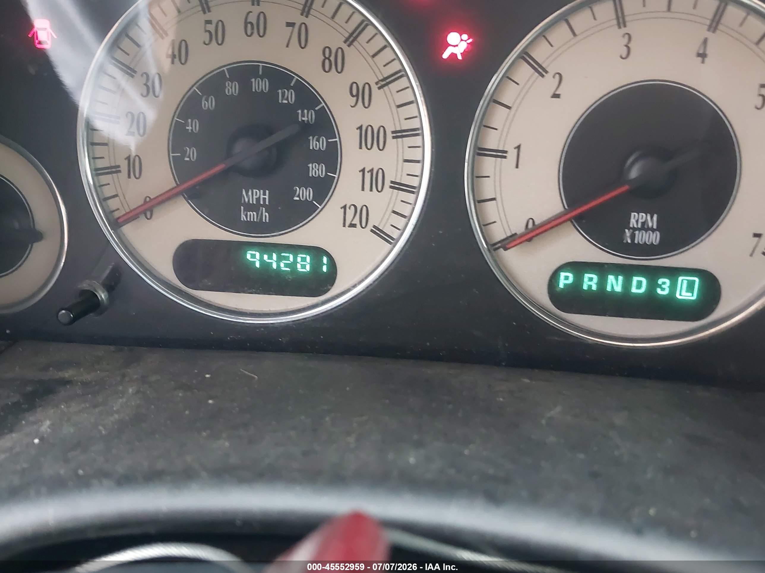 2001 Chrysler Town & Country Limited Silver vin: 2C8GP64L31R376313