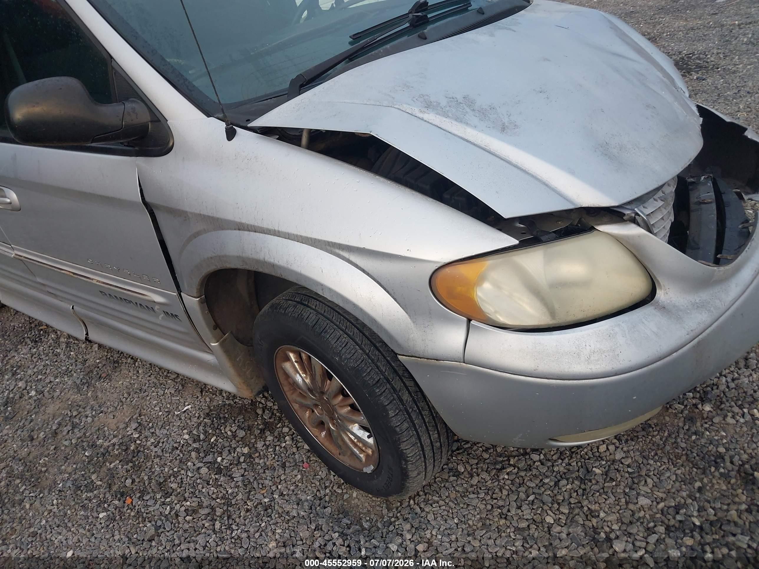 2001 Chrysler Town & Country Limited Silver vin: 2C8GP64L31R376313
