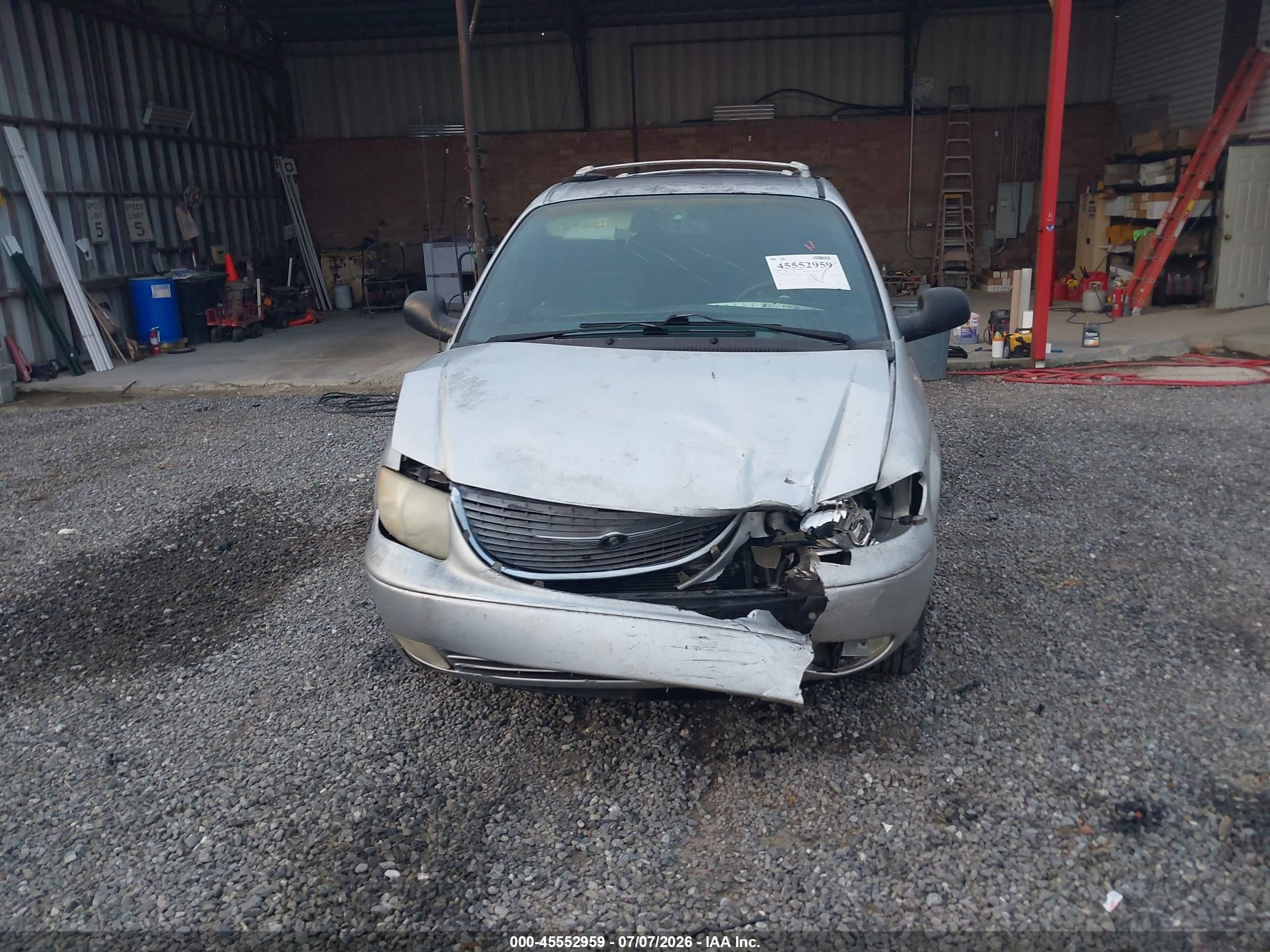2001 Chrysler Town & Country Limited Silver vin: 2C8GP64L31R376313