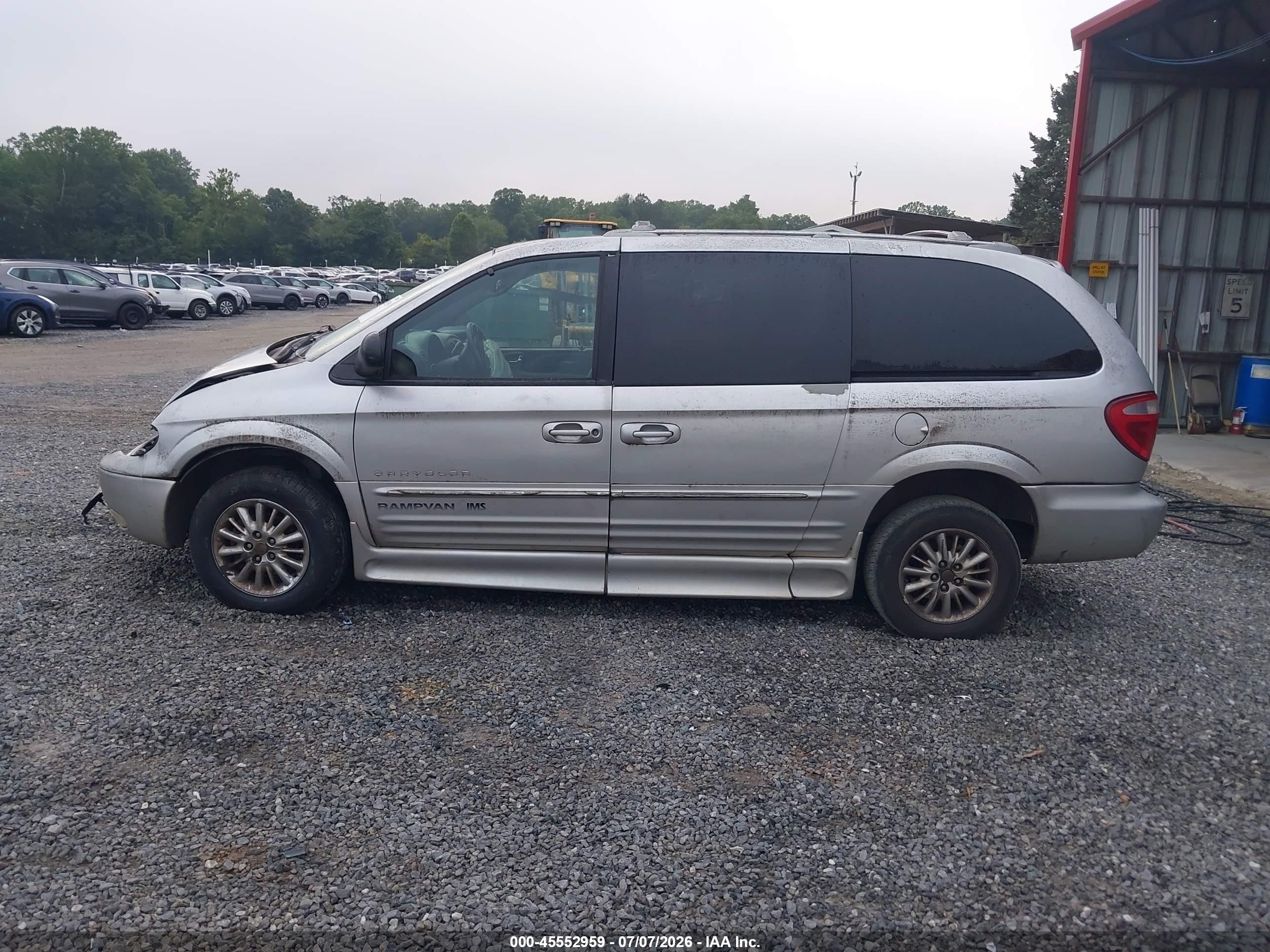 2001 Chrysler Town & Country Limited Silver vin: 2C8GP64L31R376313