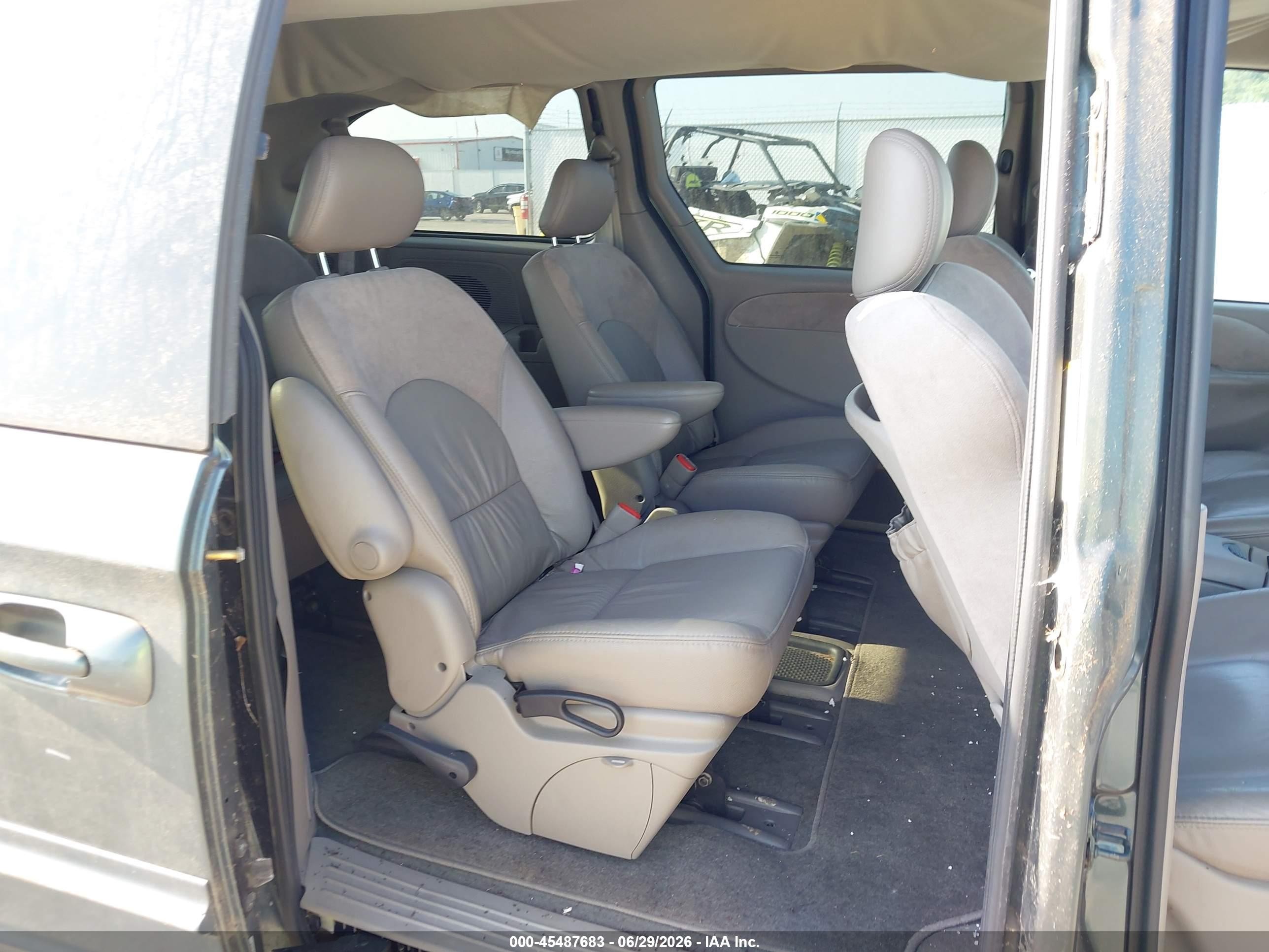2002 Chrysler Town & Country Limited Green vin: 2C8GP64L32R603436
