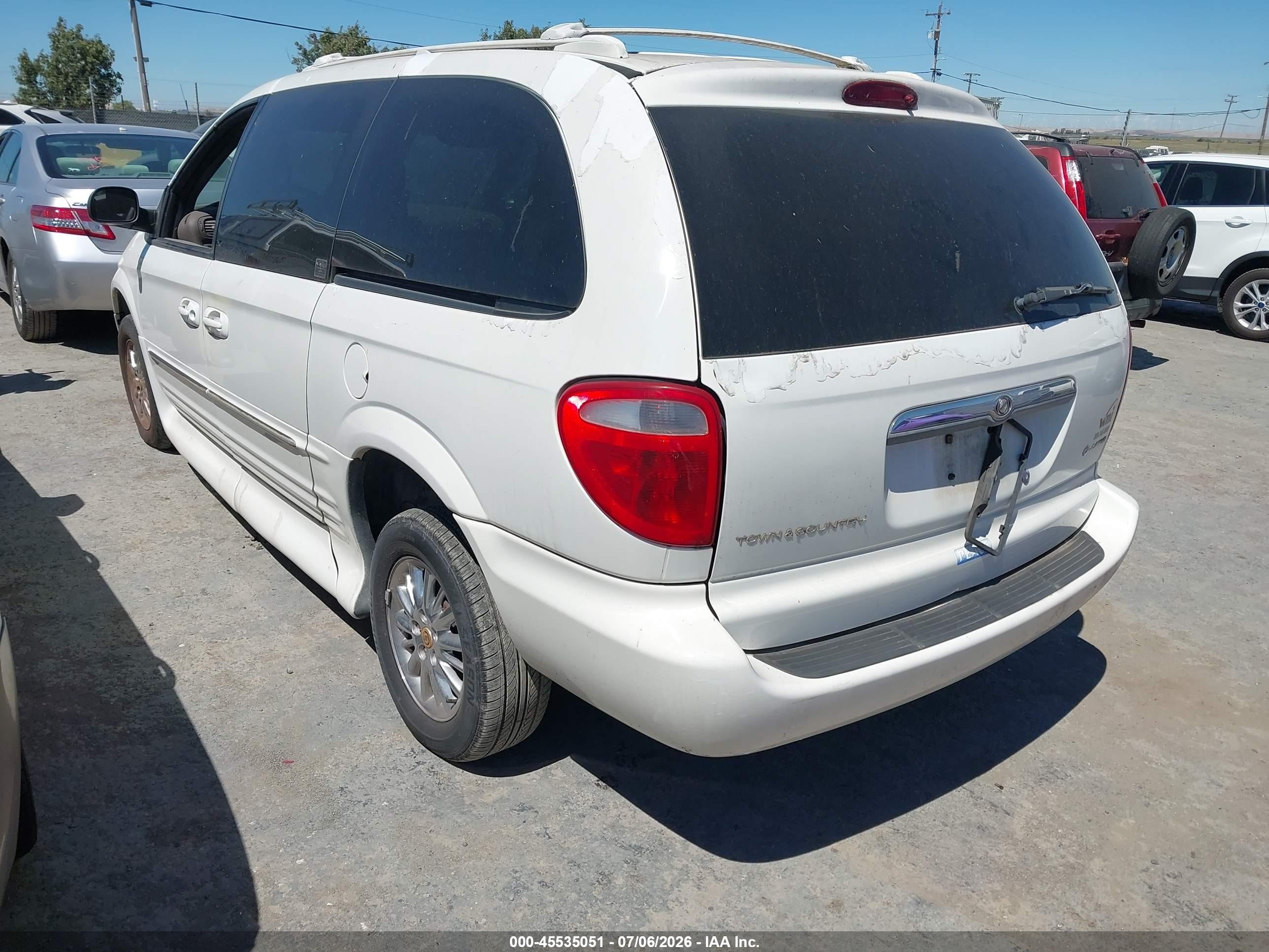 2002 Chrysler Town & Country Limited White vin: 2C8GP64L32R667735