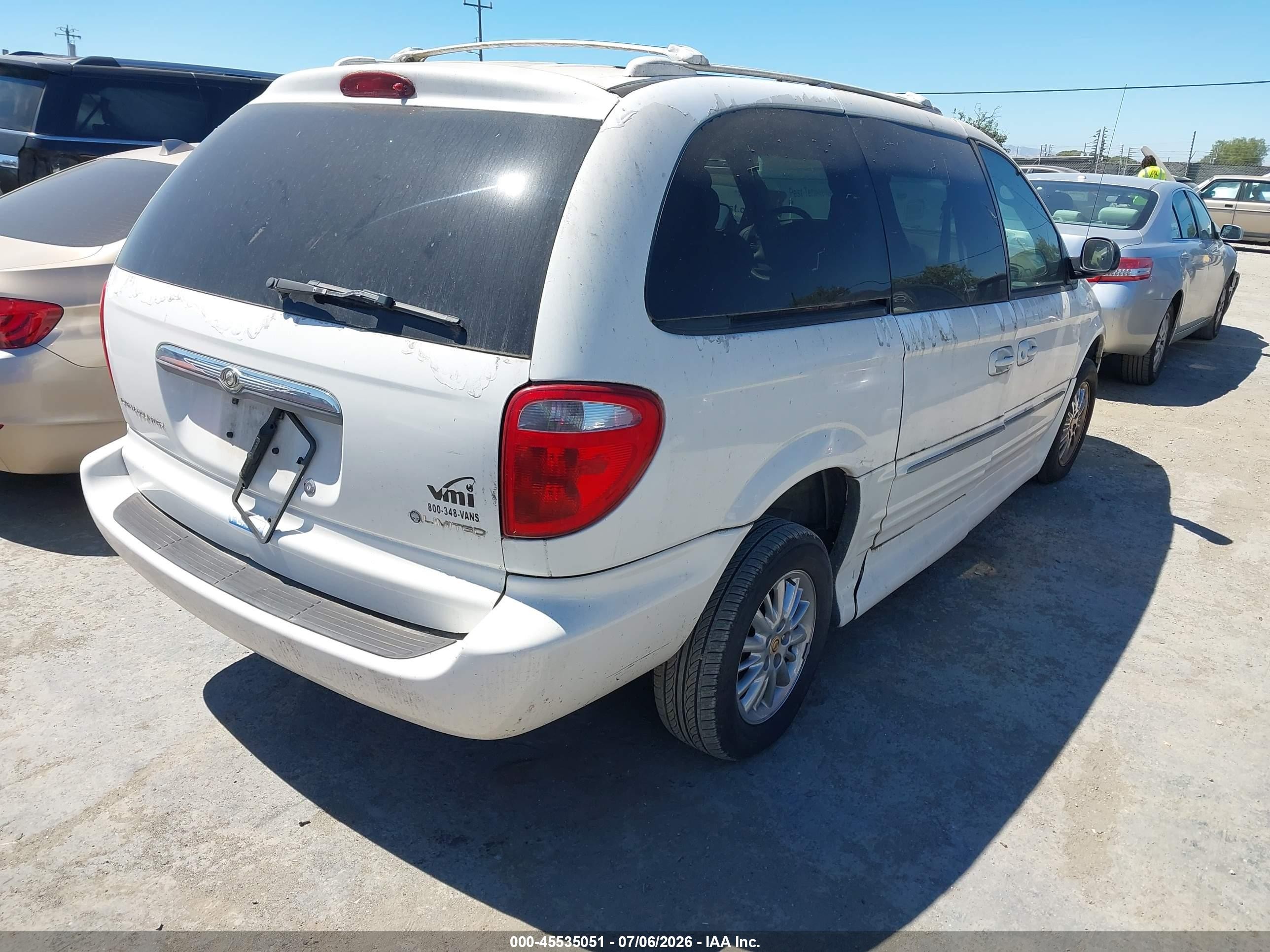 2002 Chrysler Town & Country Limited White vin: 2C8GP64L32R667735