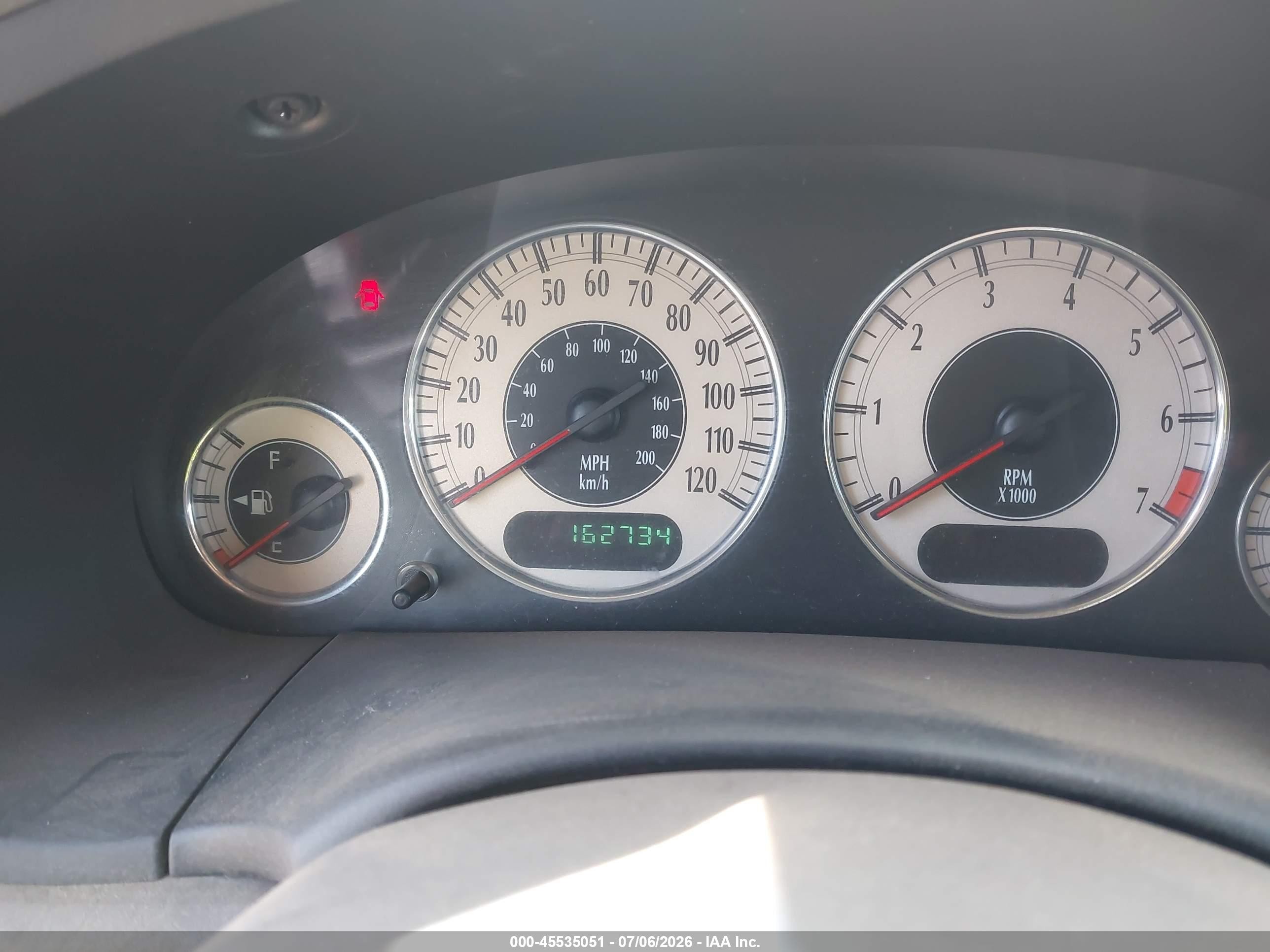 2002 Chrysler Town & Country Limited White vin: 2C8GP64L32R667735