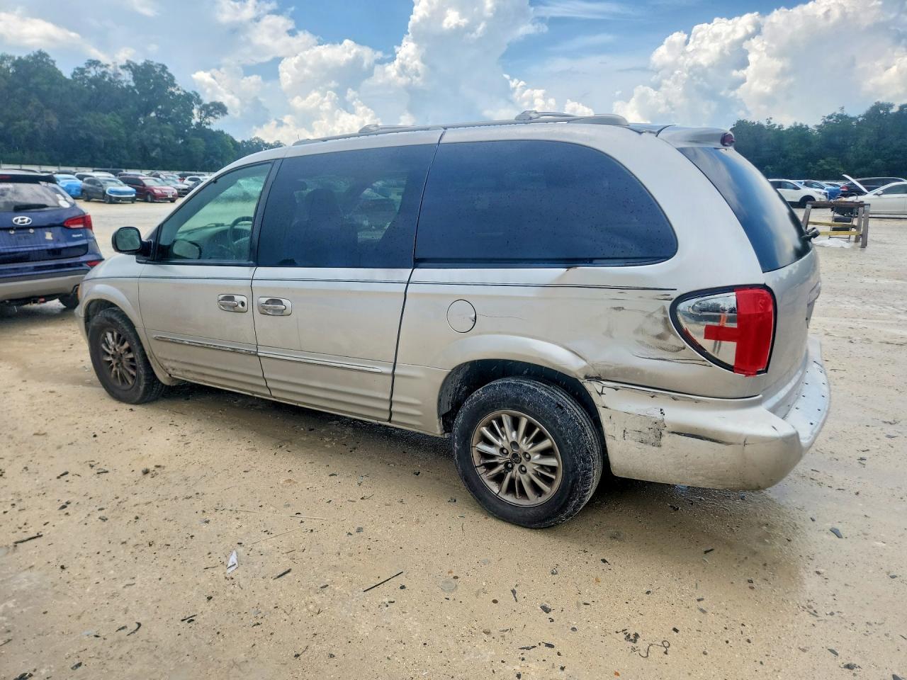 2003 Chrysler Town & Country Limited Серебряный vin: 2C8GP64L33R132275