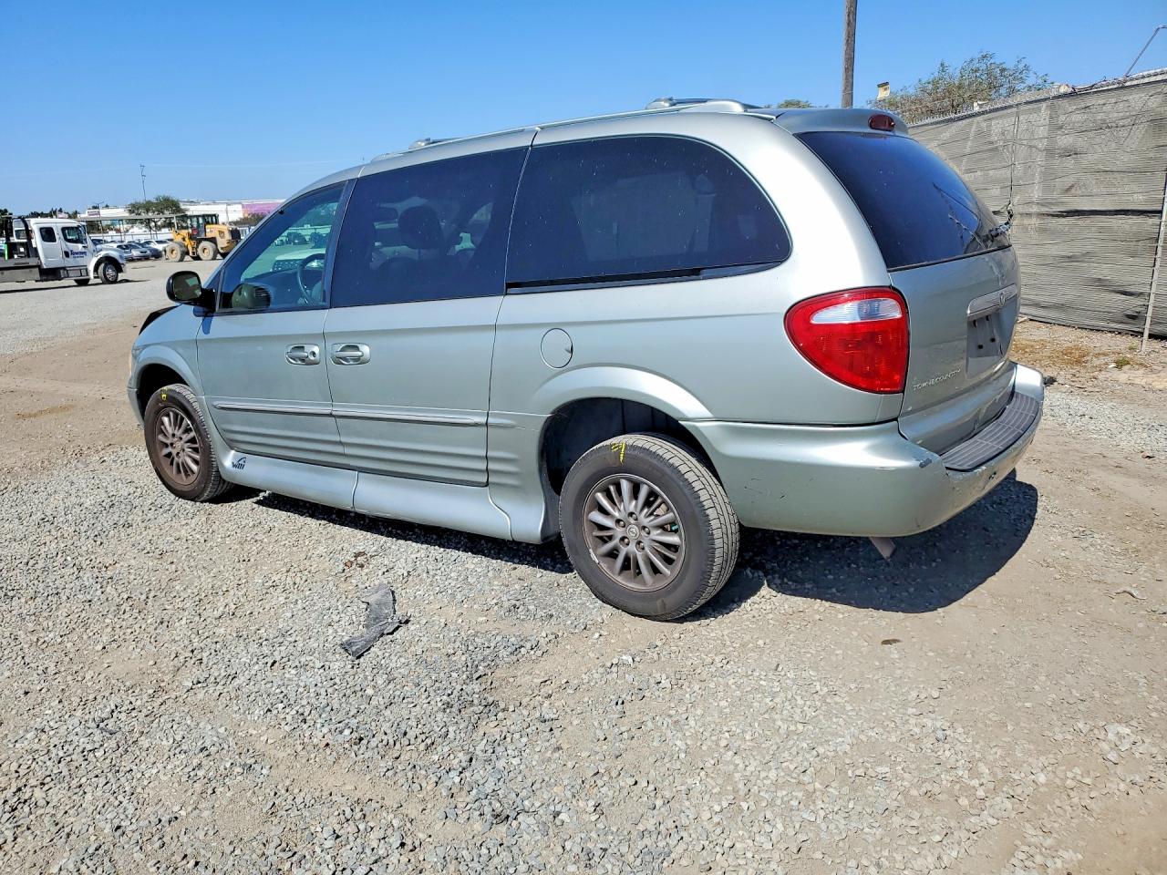2003 Chrysler Town & Country Limited Silver vin: 2C8GP64L33R211137