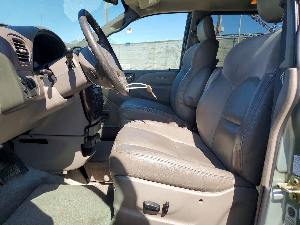 2003 Chrysler Town & Country Limited Silver vin: 2C8GP64L33R211137