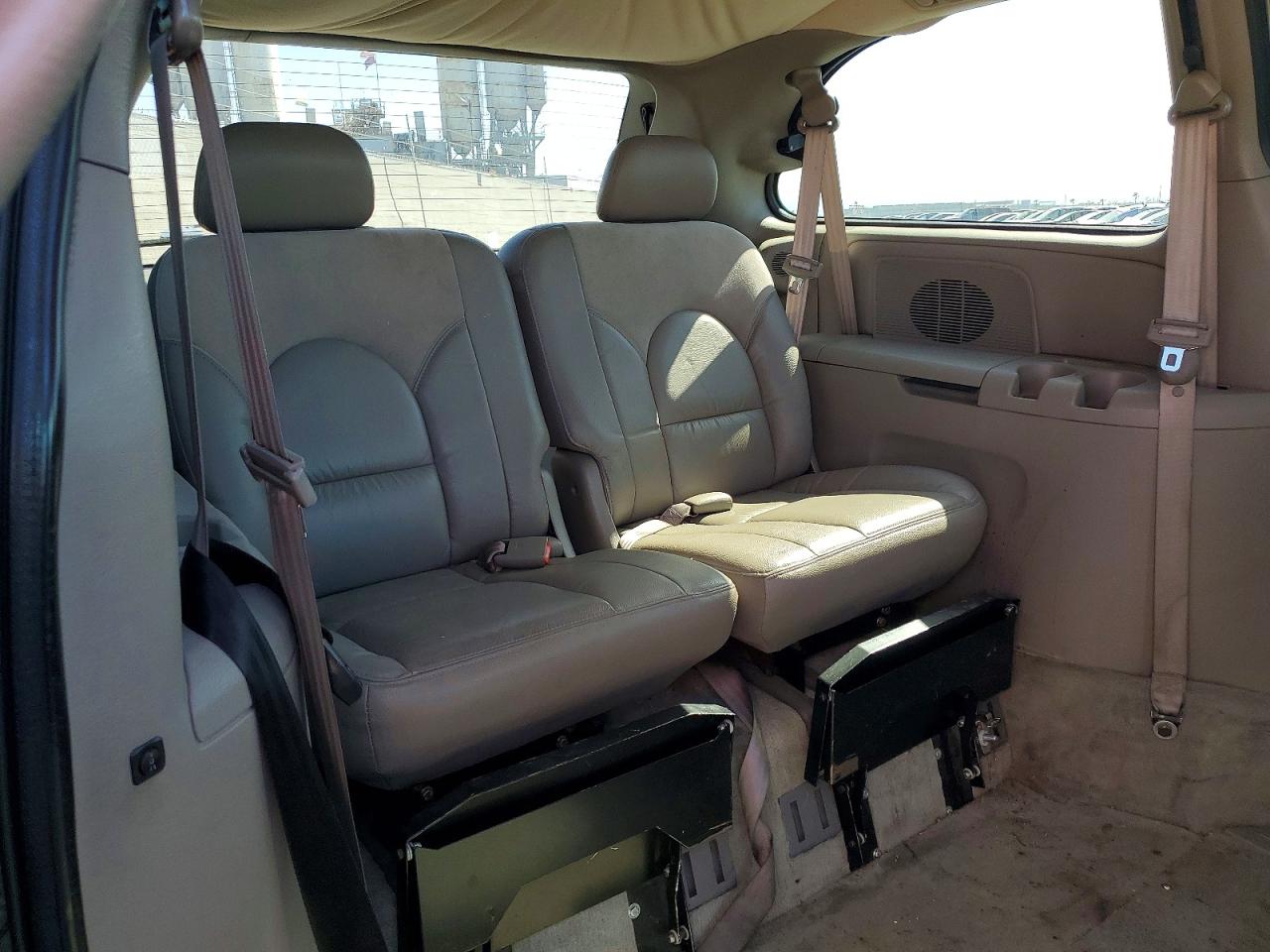 2003 Chrysler Town & Country Limited Silver vin: 2C8GP64L33R211137