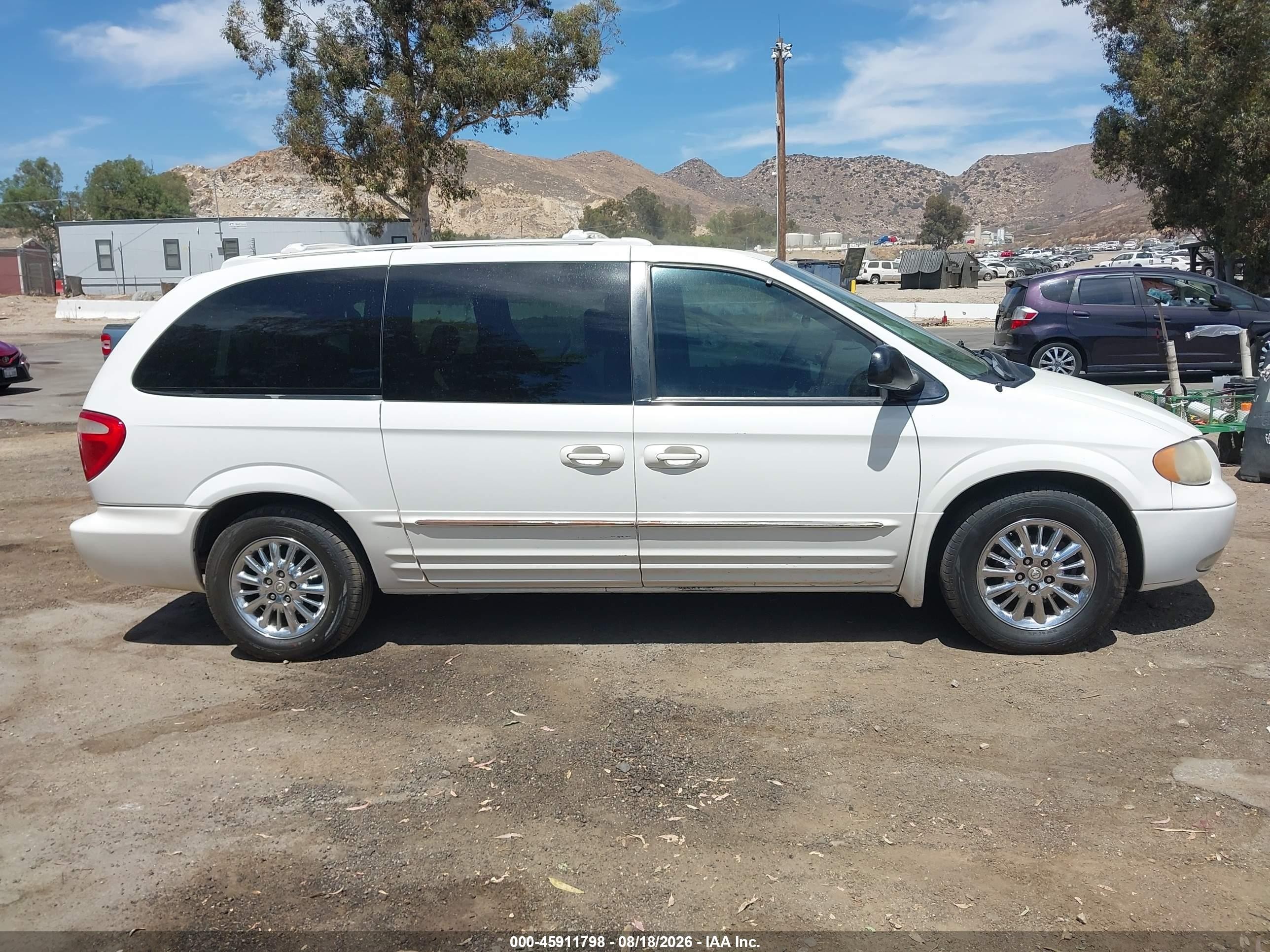 2003 Chrysler Town & Country Limited Белый vin: 2C8GP64L33R233820