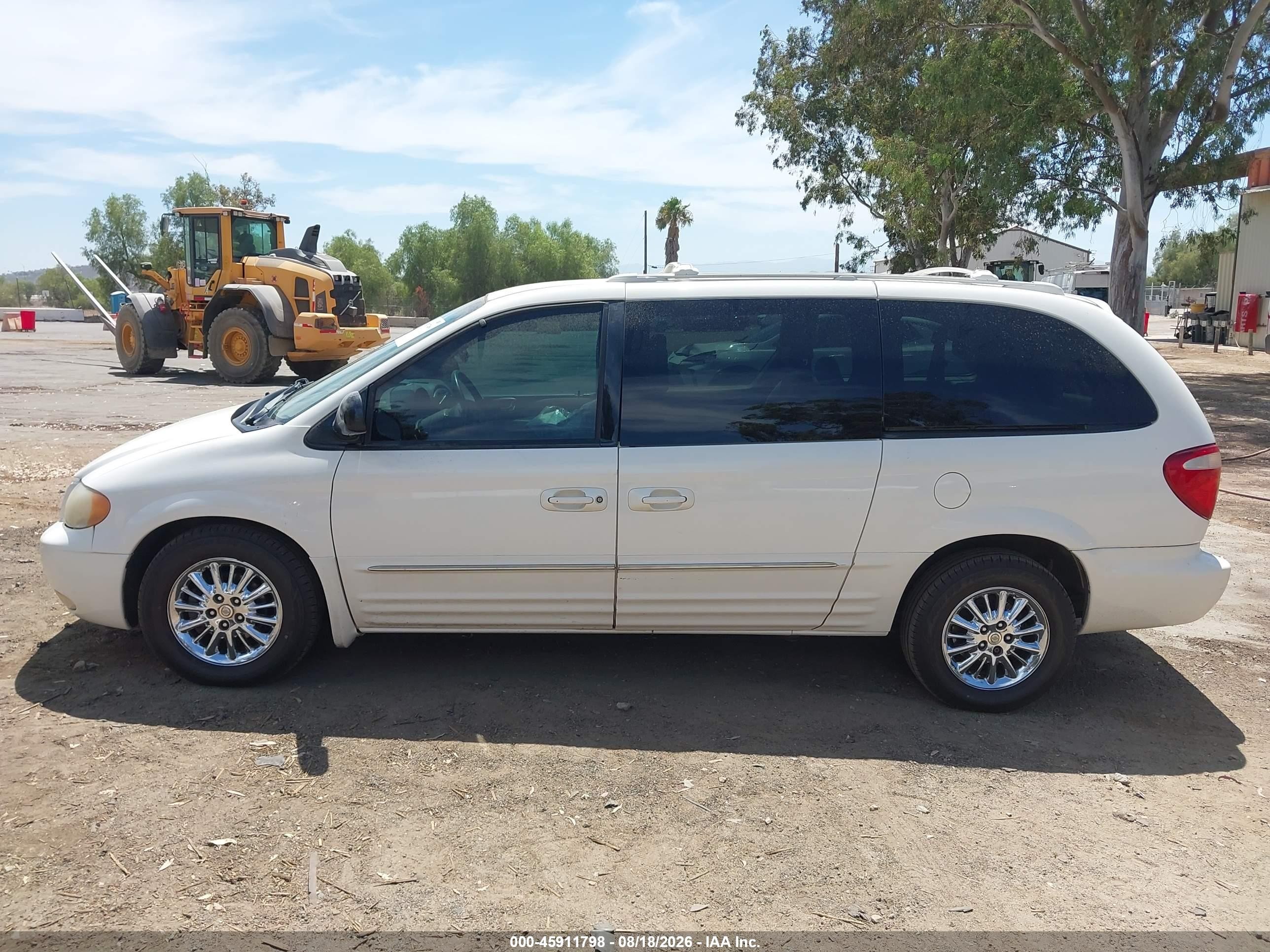 2003 Chrysler Town & Country Limited Белый vin: 2C8GP64L33R233820