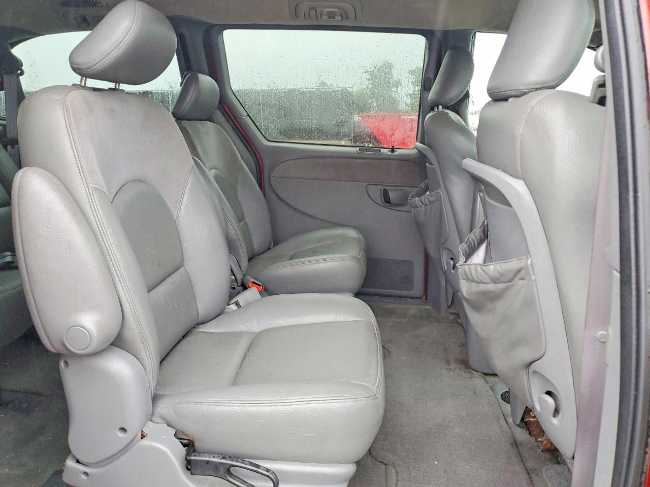 2004 Chrysler Town & Country Limited Red vin: 2C8GP64L34R594336