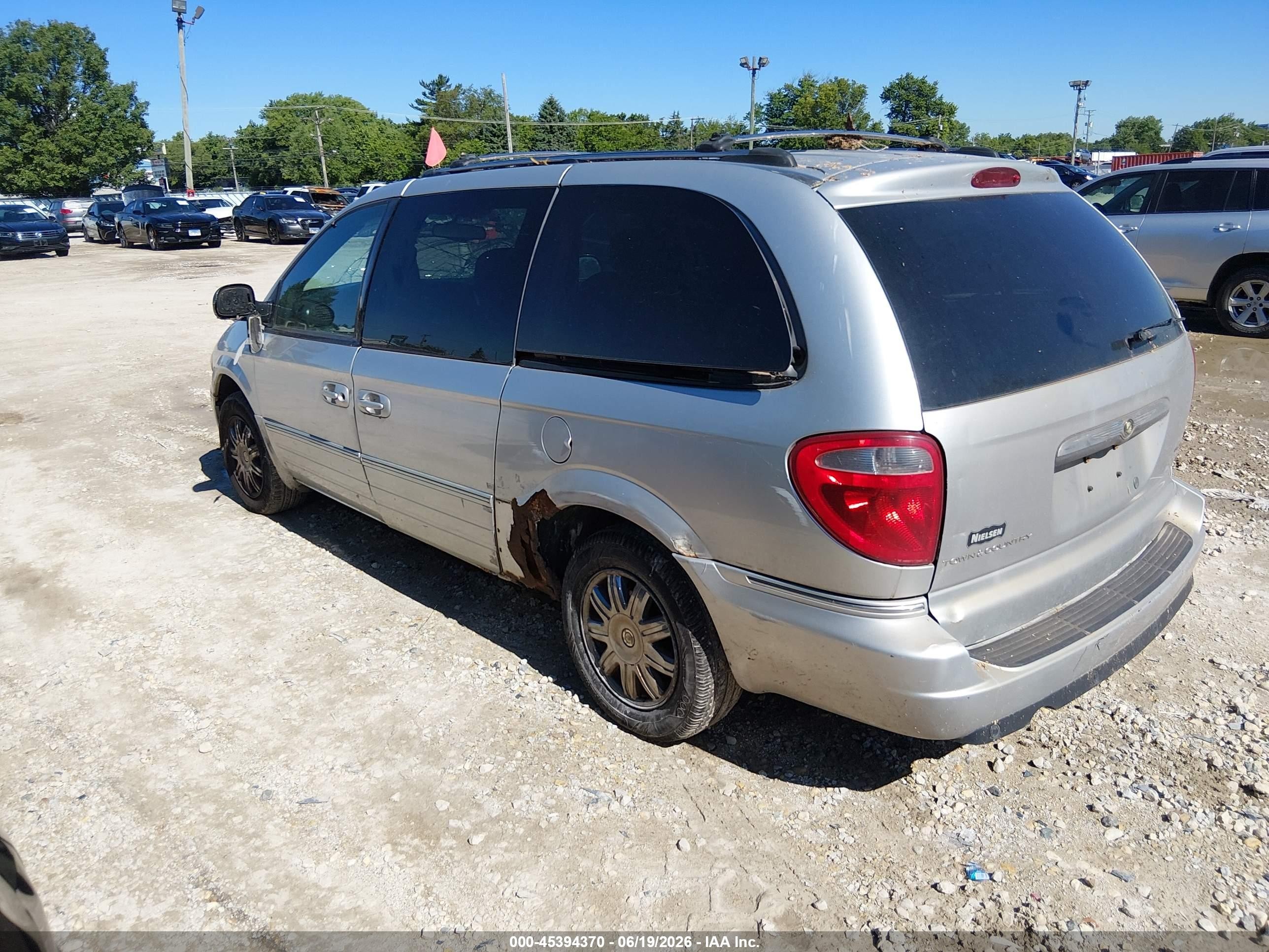 2005 Chrysler Town & Country Limited Silver vin: 2C8GP64L35R115964