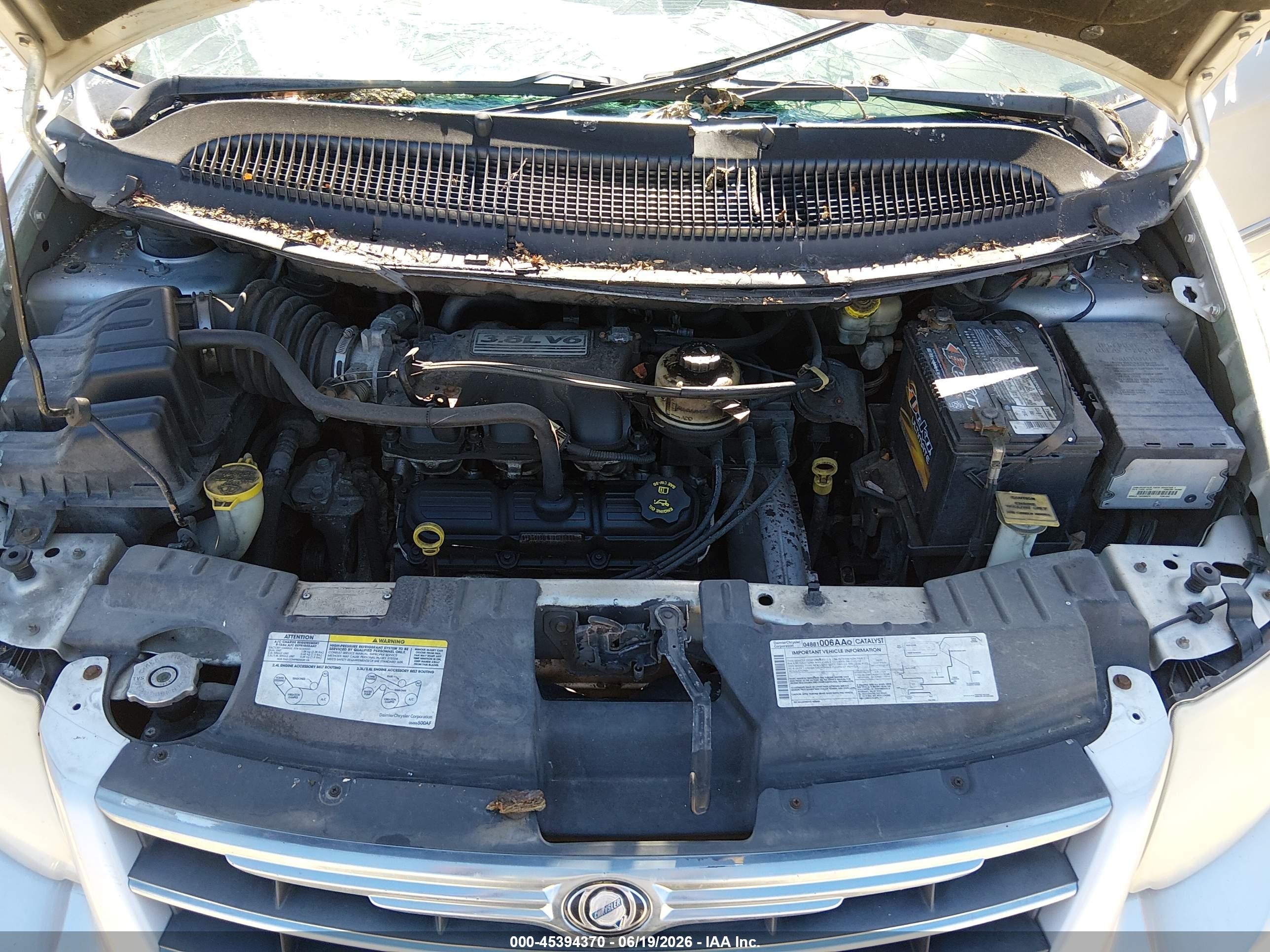 2005 Chrysler Town & Country Limited Silver vin: 2C8GP64L35R115964