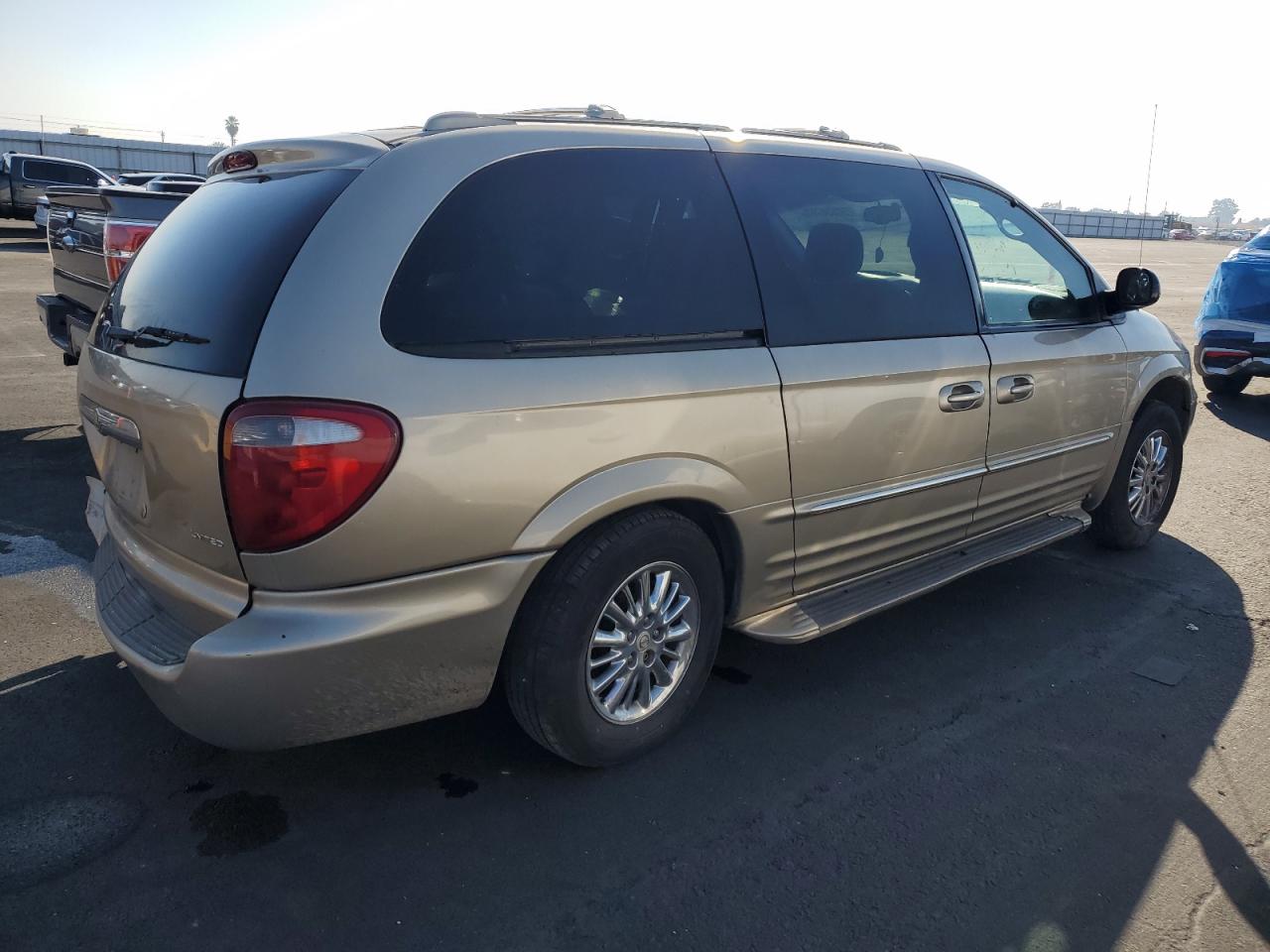 2003 Chrysler Town & Country Limited Tan vin: 2C8GP64L43R158528