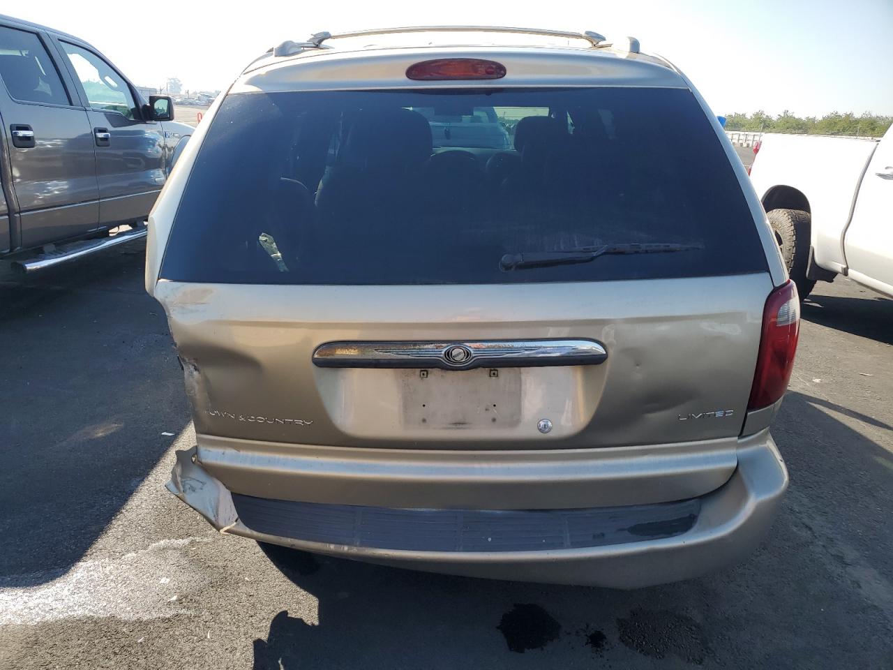 2003 Chrysler Town & Country Limited Tan vin: 2C8GP64L43R158528