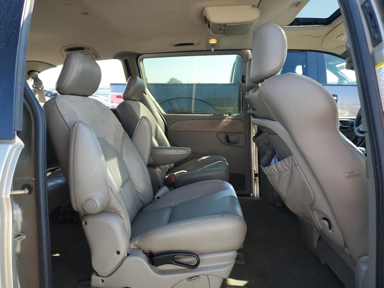 2003 Chrysler Town & Country Limited Tan vin: 2C8GP64L43R158528