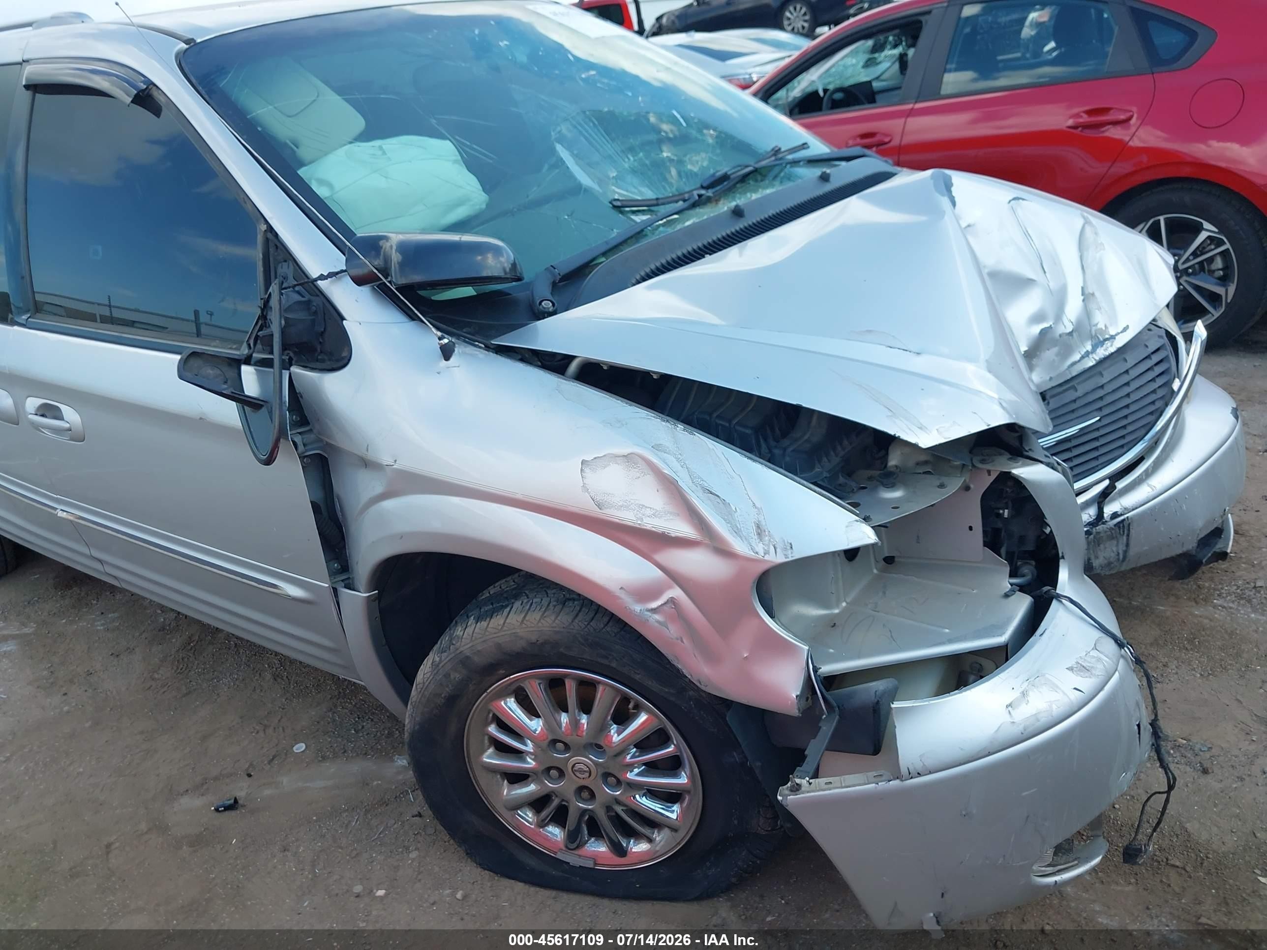 2003 Chrysler Town & Country Limited Silver vin: 2C8GP64L43R189262