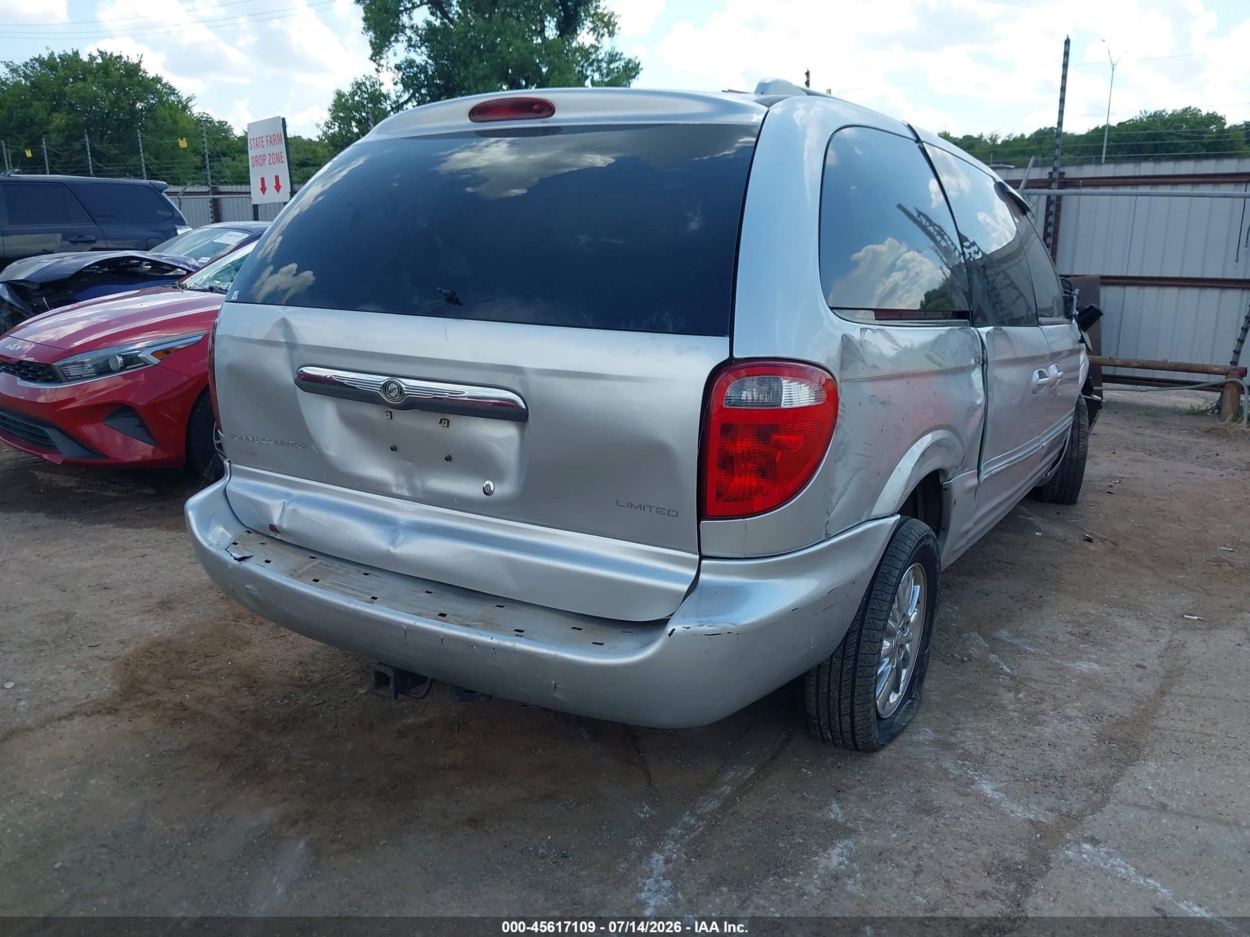 2003 Chrysler Town & Country Limited Silver vin: 2C8GP64L43R189262