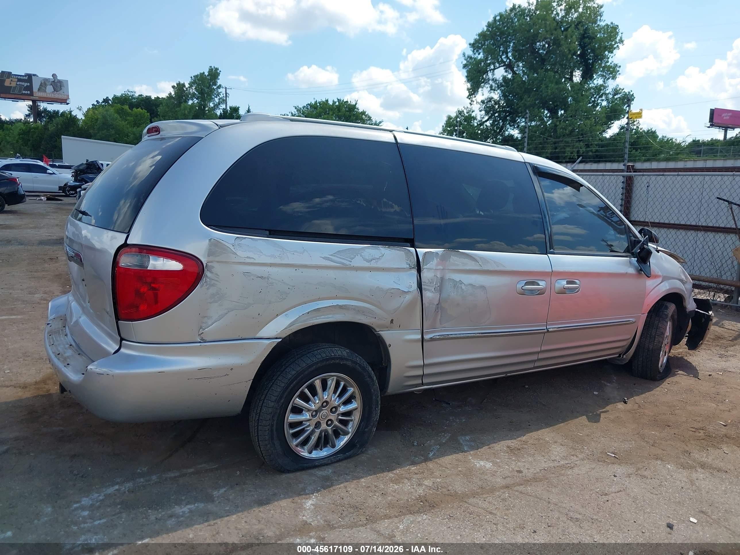 2003 Chrysler Town & Country Limited Silver vin: 2C8GP64L43R189262